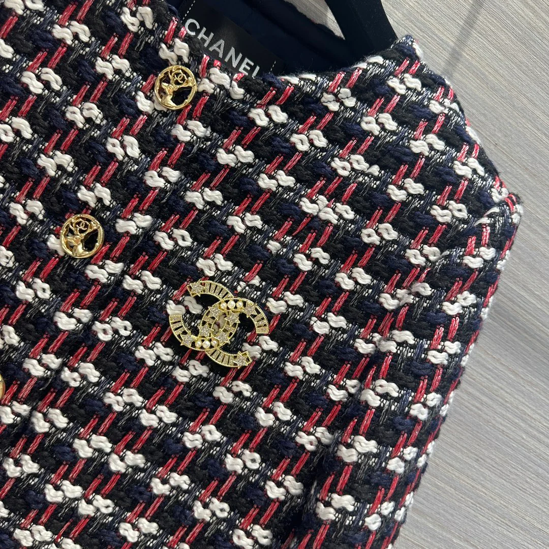 Chanel - 2403 - 24 Новинка ранней весны: Короткая жакет из шифона в красно-синюю клетку