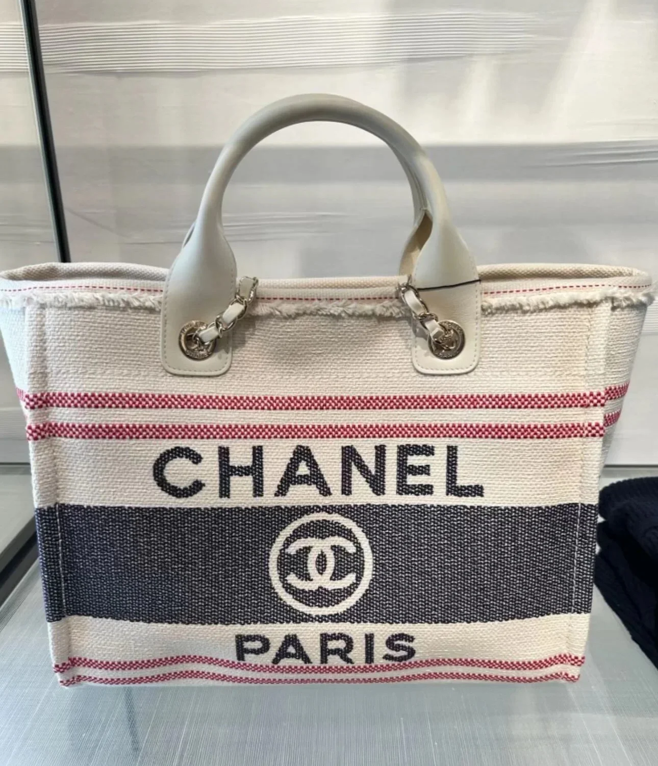 Пляжная сумка Chanel 25c, косметичка, красно-синяя.