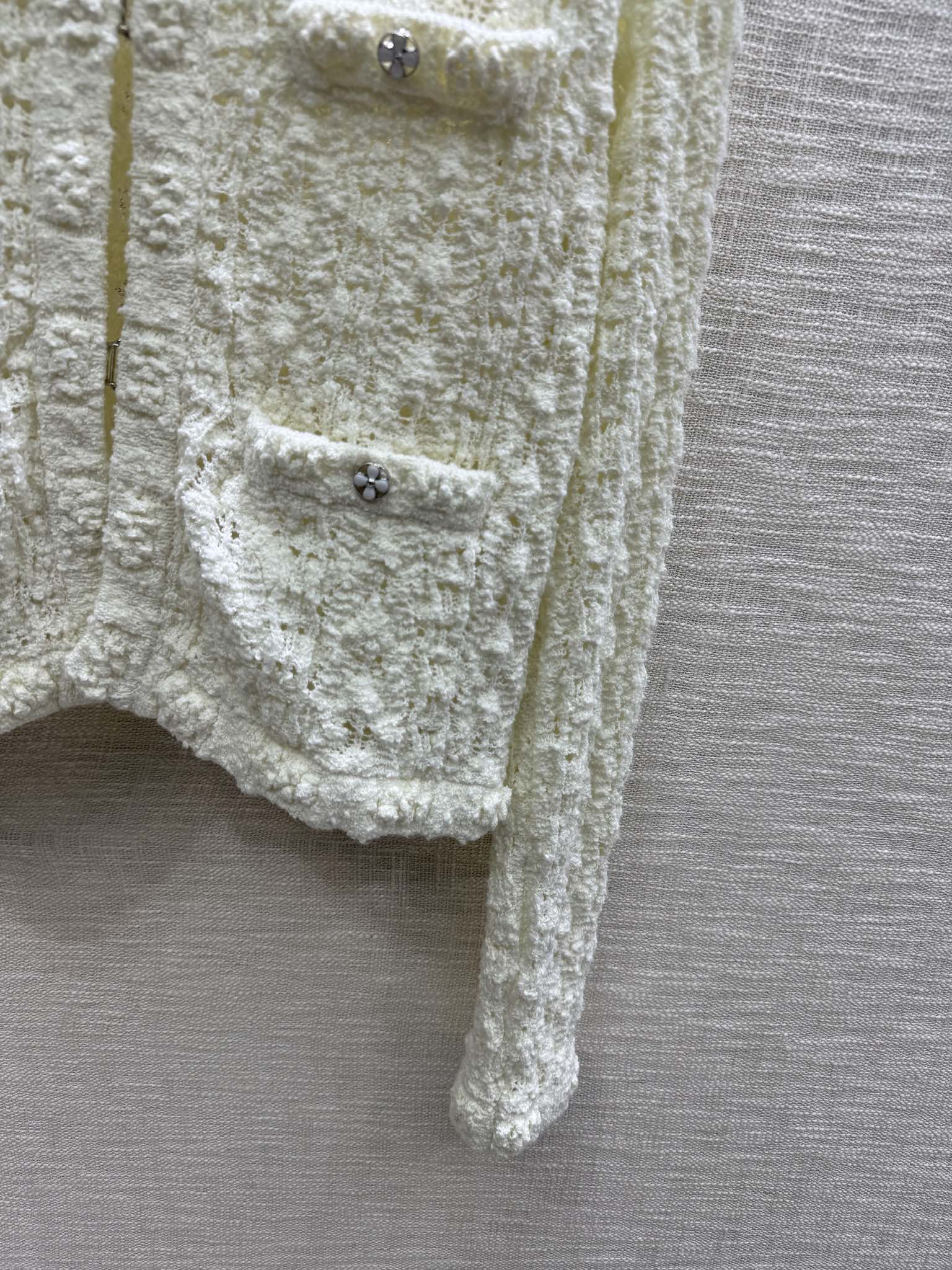 Chanel - 2403-24 Коллекция ?Ранняя весна?: ажурный кардиган крупной вязки - белый