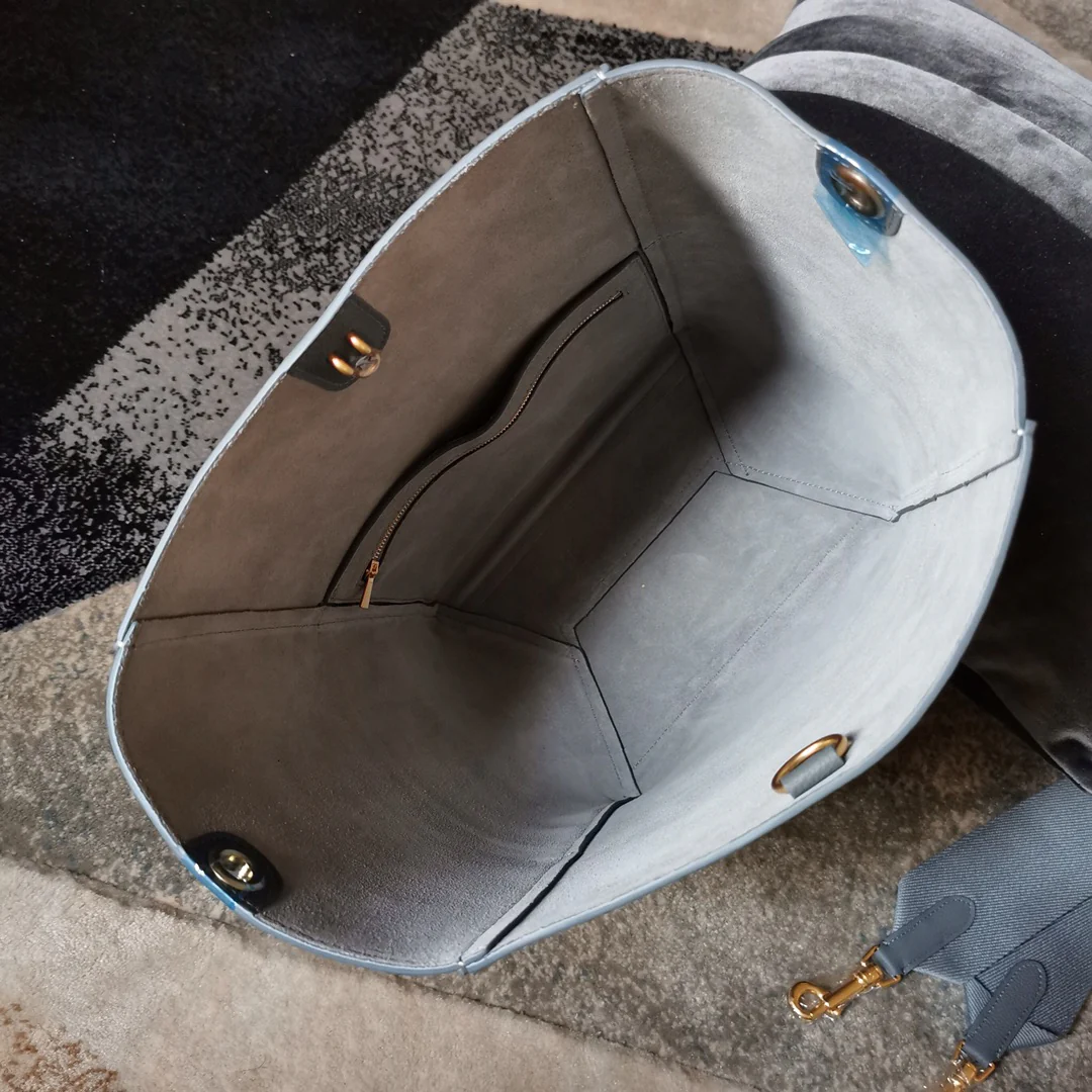 Celine-suau-sangle-large-elephant gray