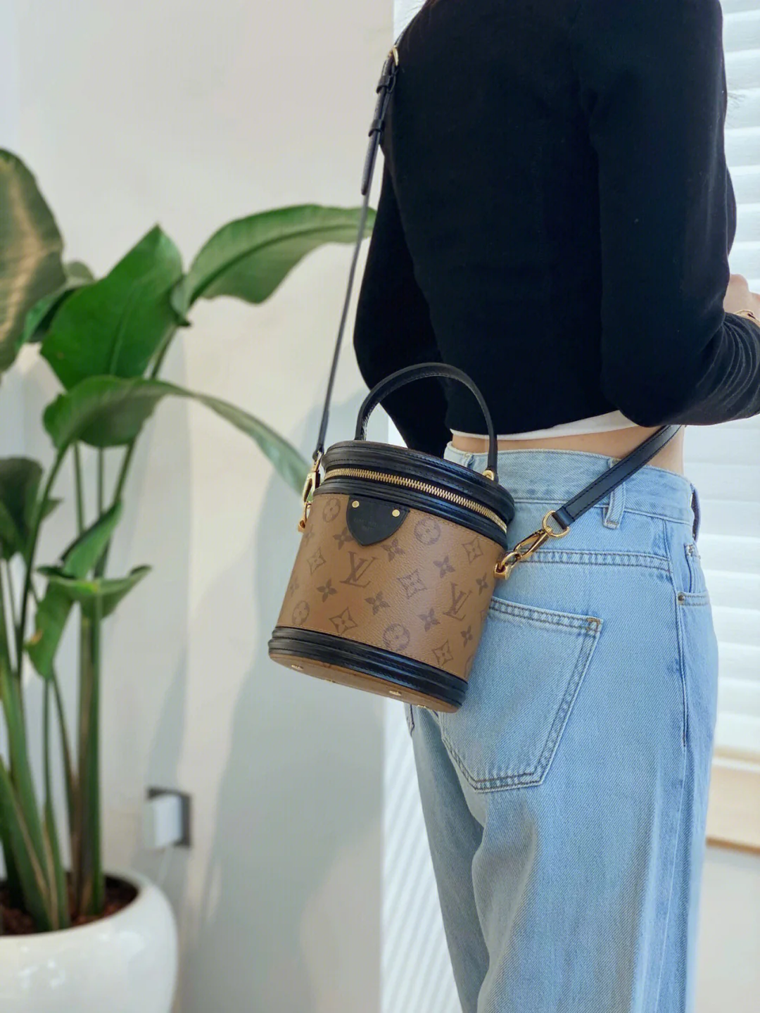 m43986-LV-Cannes Money Bucket-Handbag/Crossbody Bag