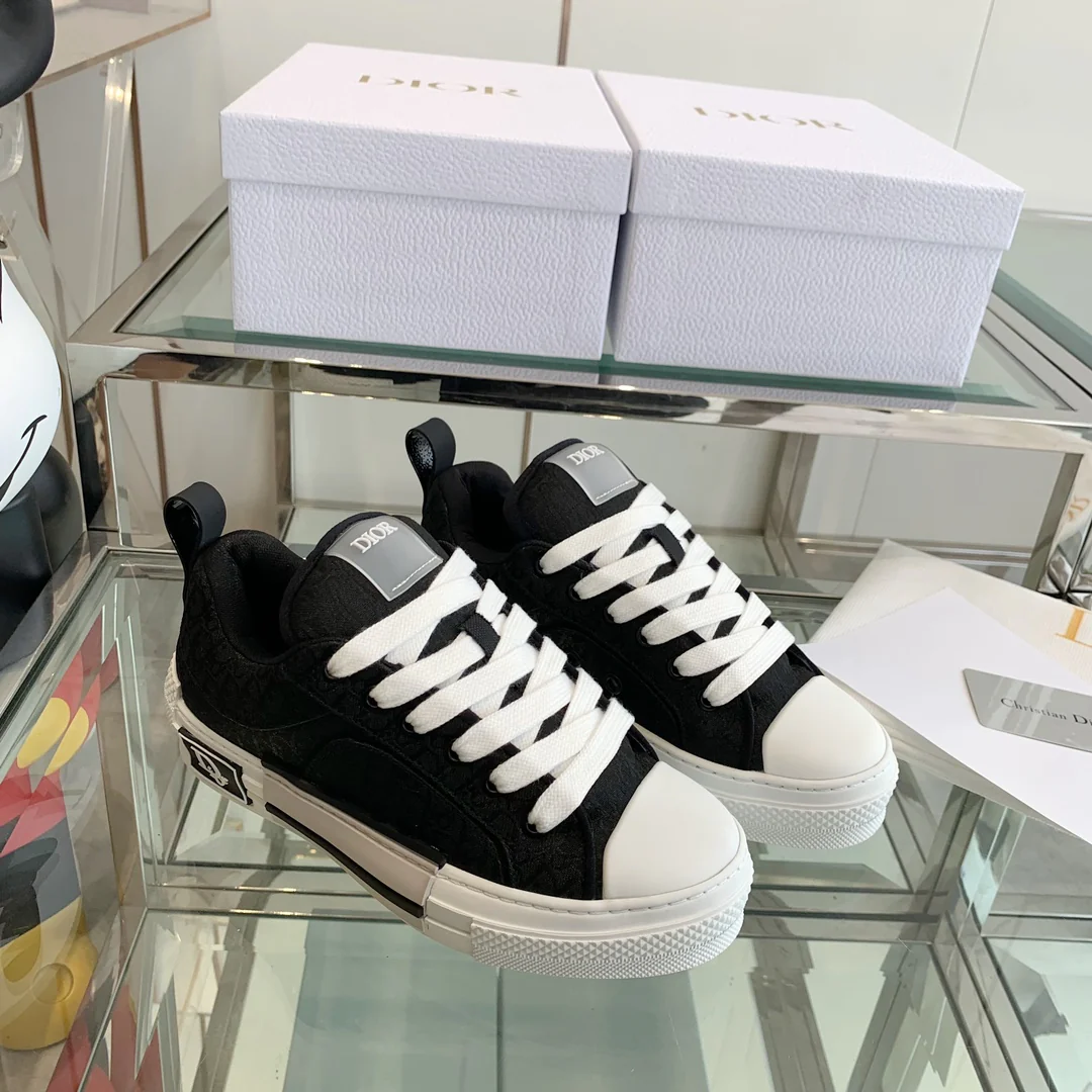 Новые парусиновые туфли Dior 2023 года - черные.