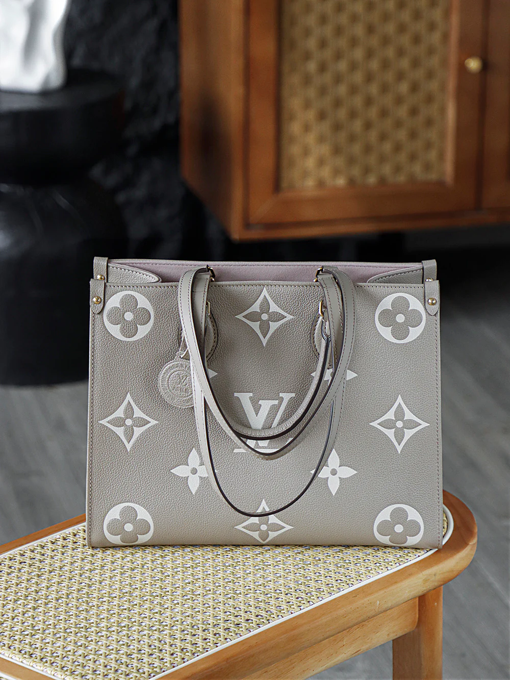 LV-m45494-onthego Средний слоново-серый