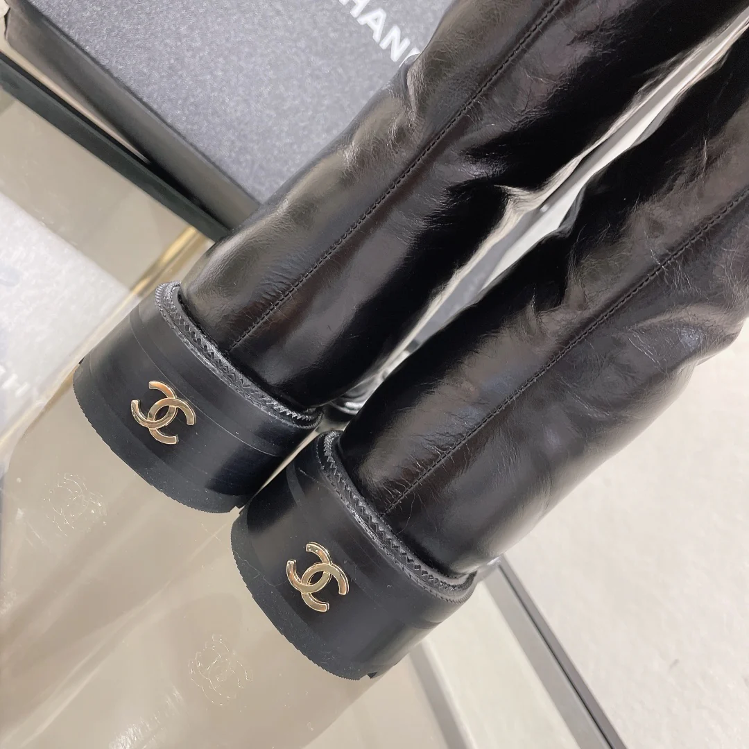 Сапоги Chanel средней высоты с двойным логотипом C