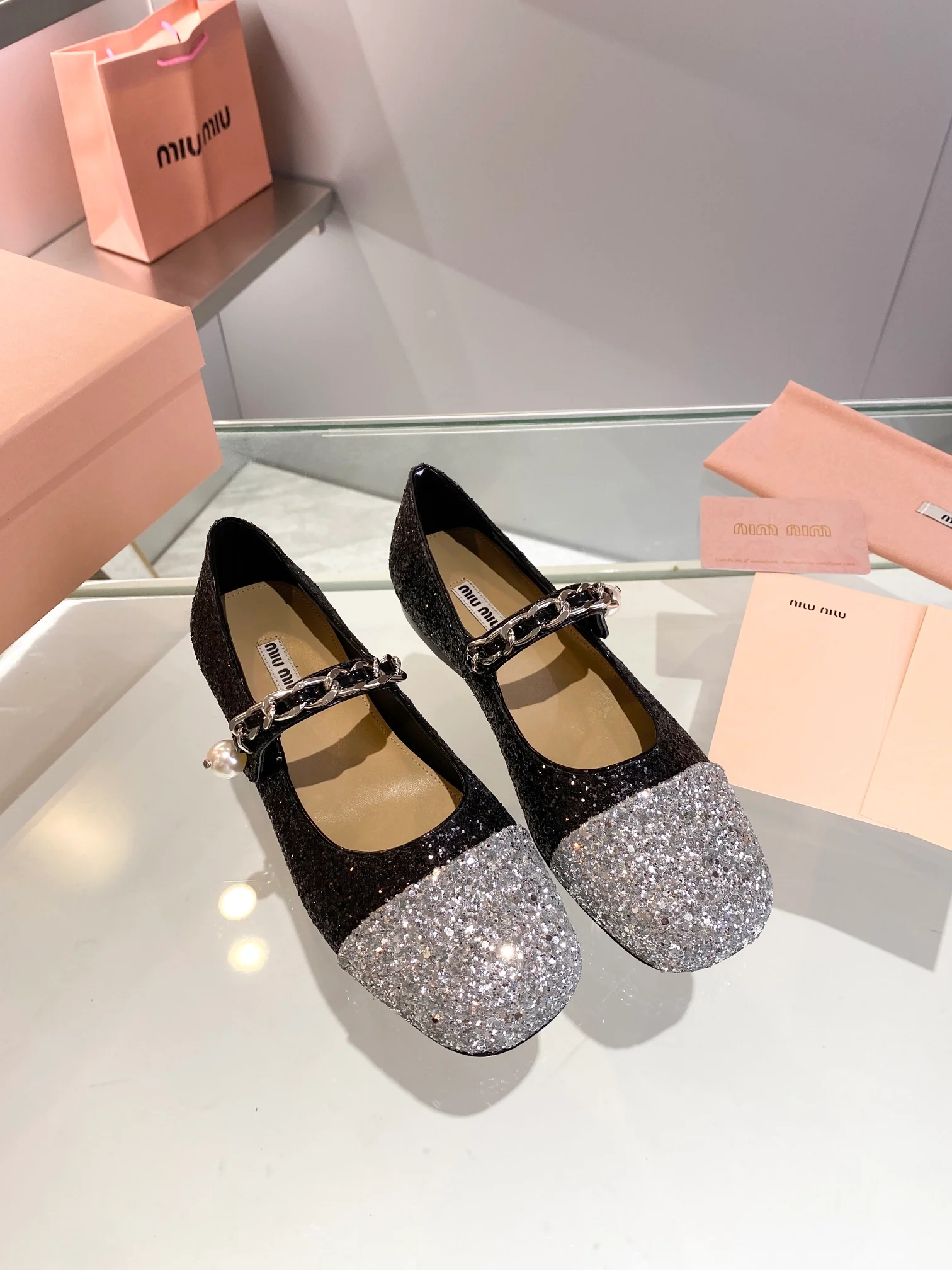 Новинка Miu Miu 2022 года - балетки