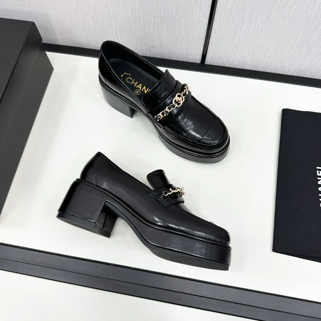 Кожаные туфли на платформе Chanel 2024 - черные
