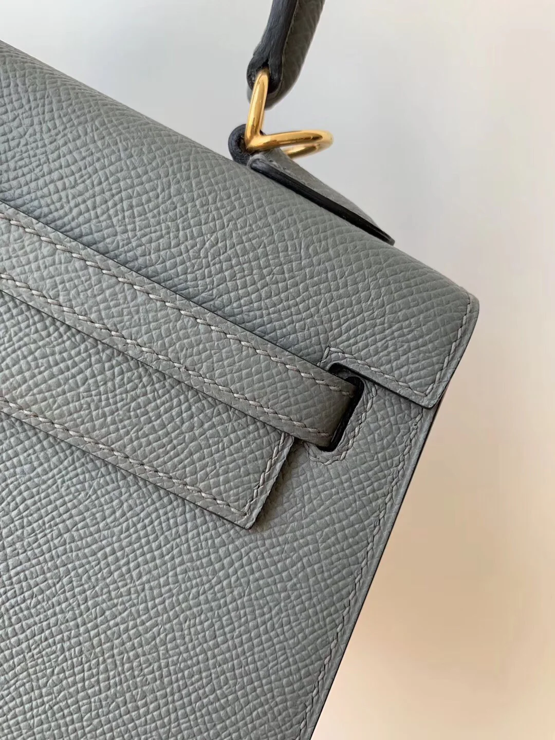 Hermes Kelly 25 Epsom 63 Миндально-зеленый с золотой пряжкой