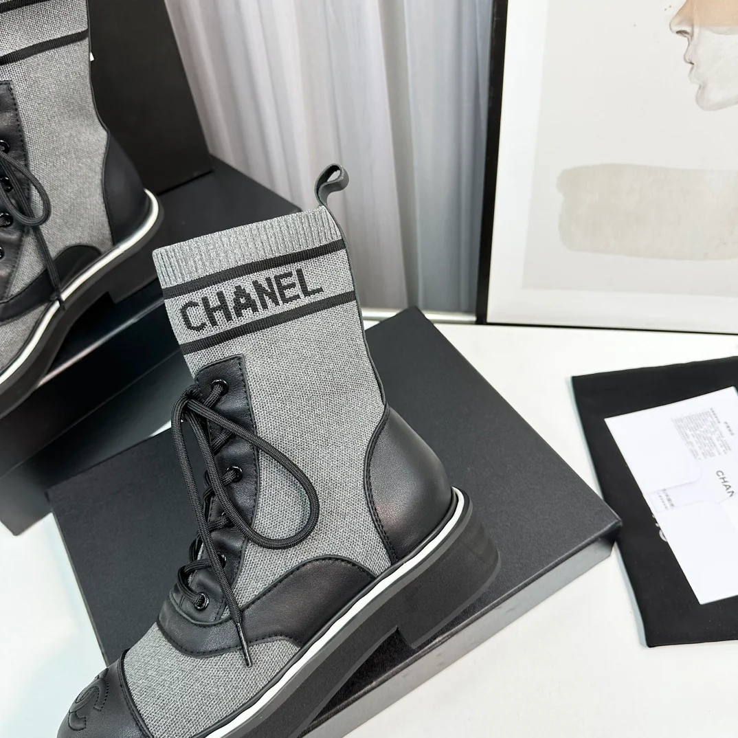 Новинка сезона осень/зима 2023 от Chanel - Ботильоны-носки - Серые