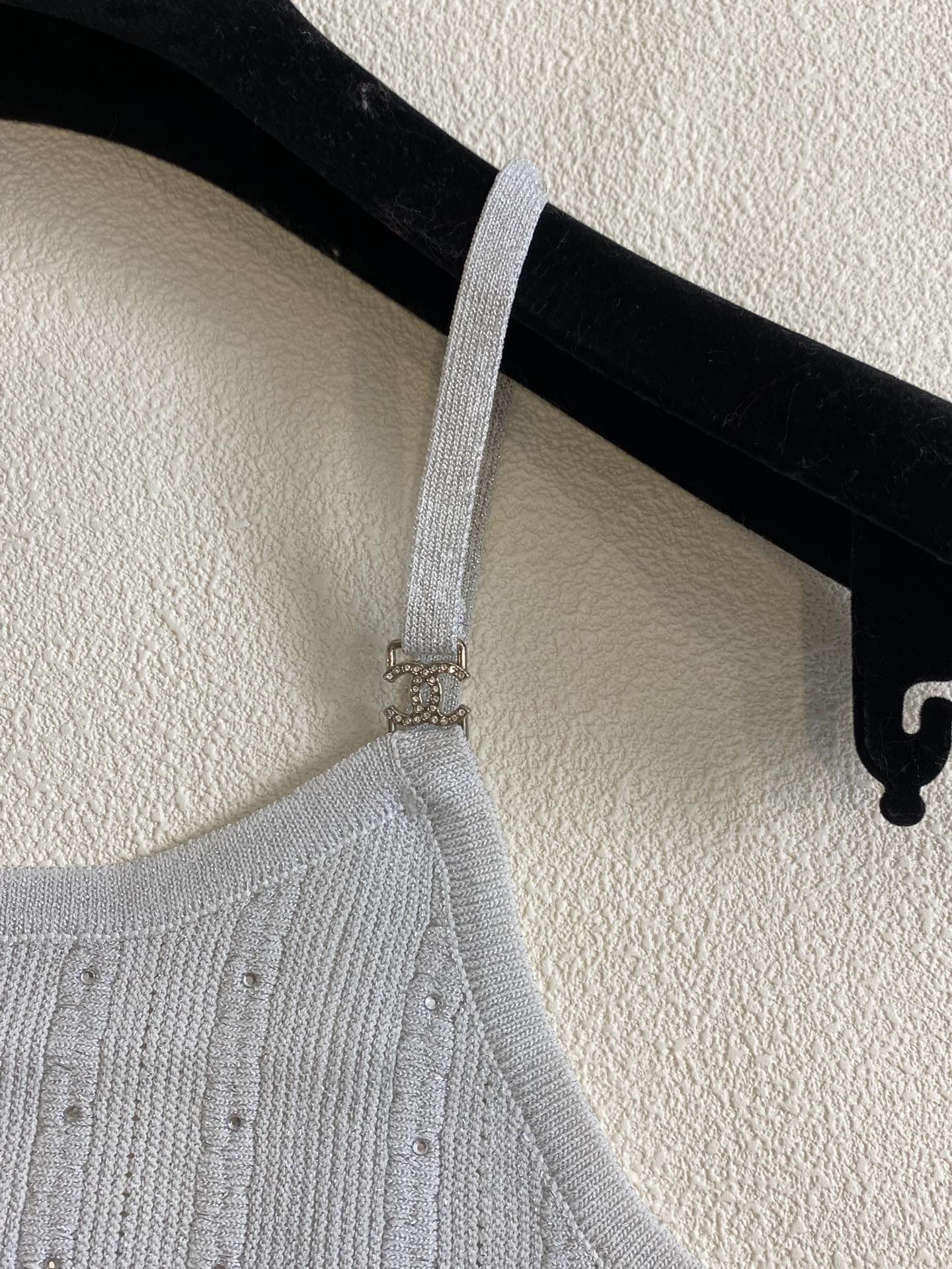 Chanel 2404 Новинка ранней весны Вязаный жилет на тонких бретелях - Бежево-серый