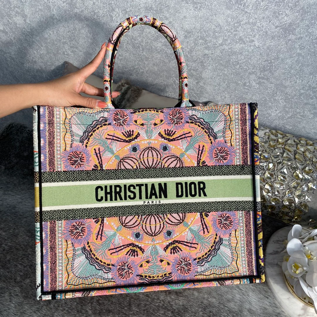 Сумка Dior Book Tote, большой размер 41-5 см, разноцветные цветы, 1 шт.