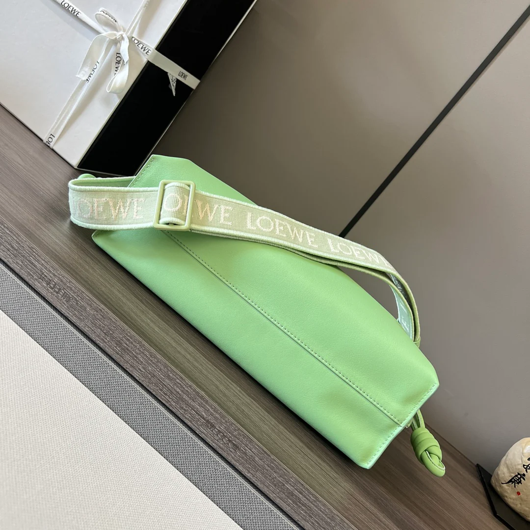 Клатч Loewe Flamenco - телячья кожа наппа - светло-зеленый