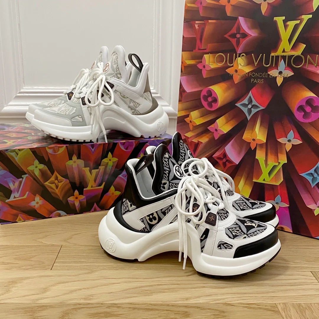 Обувь LV - массивные кроссовки с вышивкой LV - серо-белые