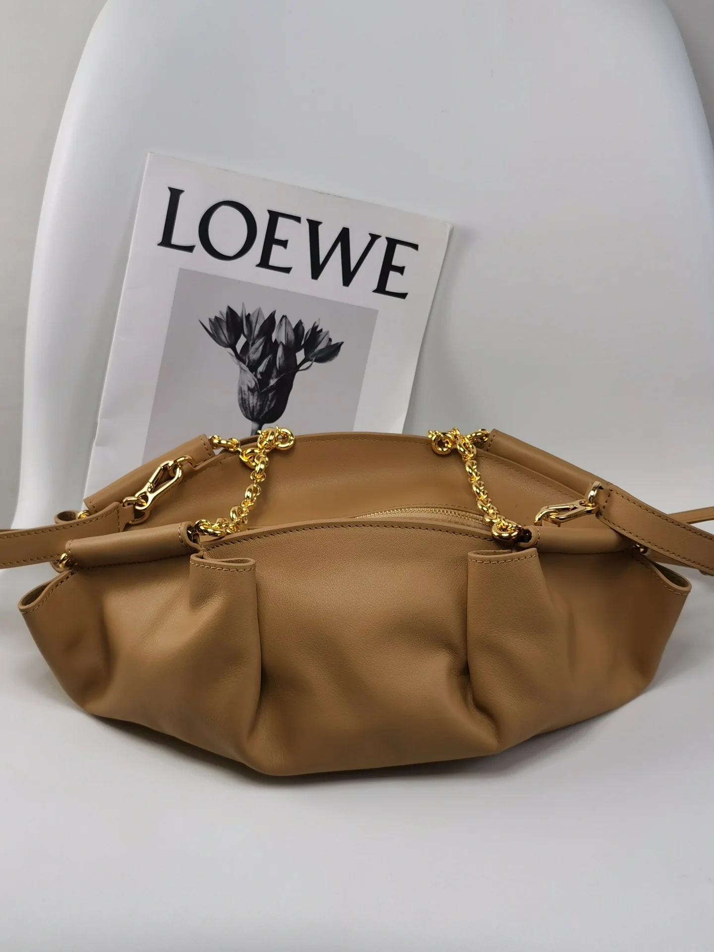 Сумка для прогулок Loewe Paseo - телячья кожа наппа - маленькая - с цепочкой - коричневая