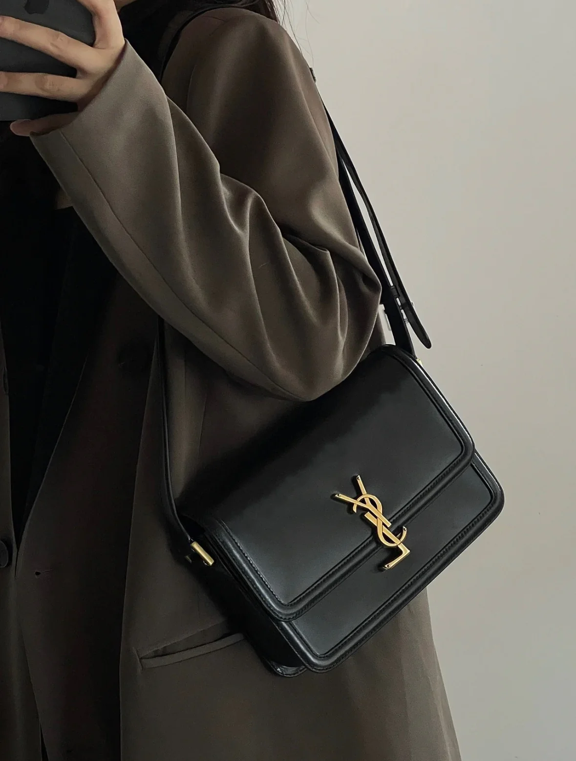 Сумка YSL Box Saint Laurent Tofu Bag - Большой размер - Черная - На фото: В образе