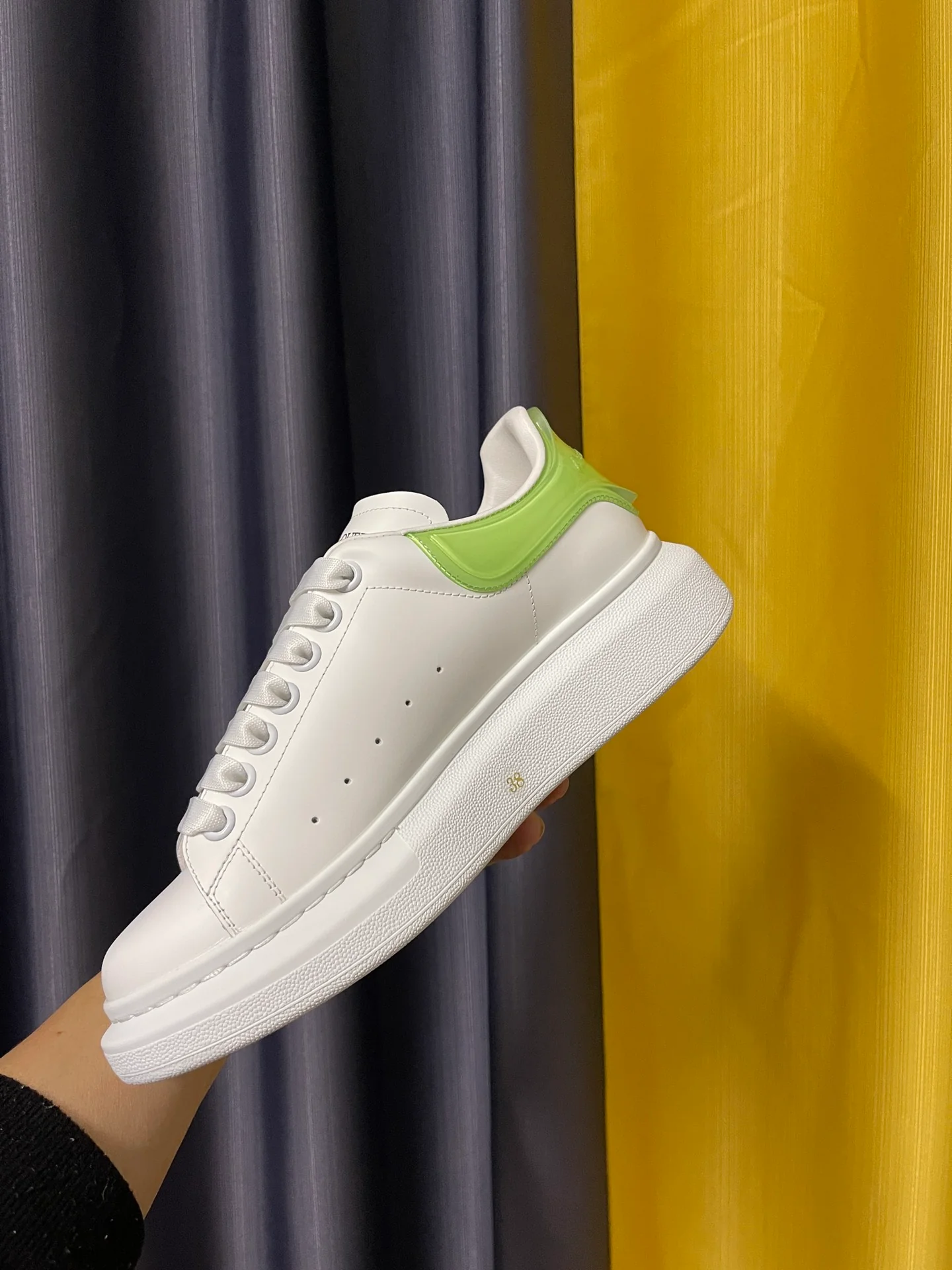 Классические белые кроссовки McQueen - унисекс - светло-зеленый резиновый каблук - премиум-издание