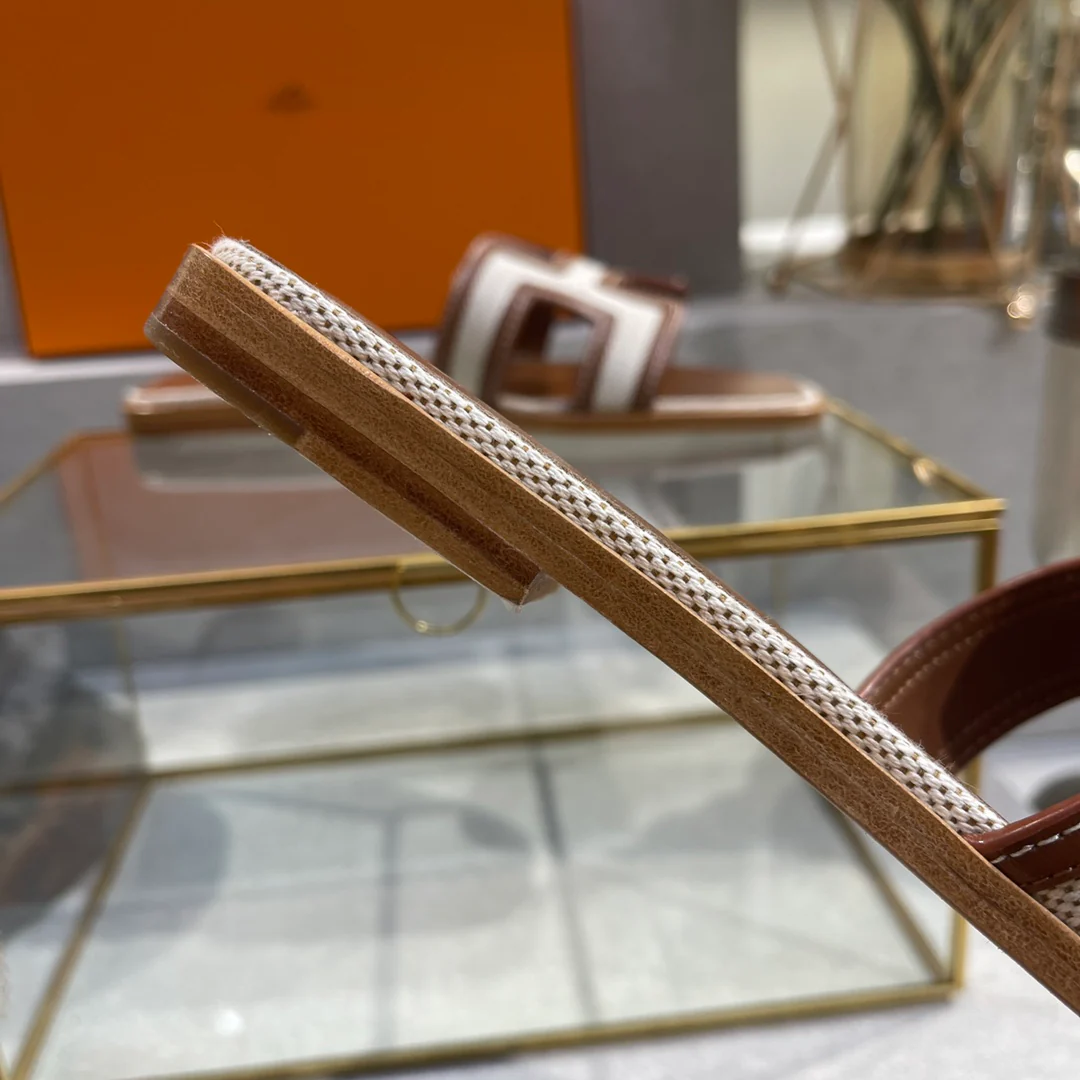 Новинка начала лета 2022 года от Hermes - плоские тапочки H - 1