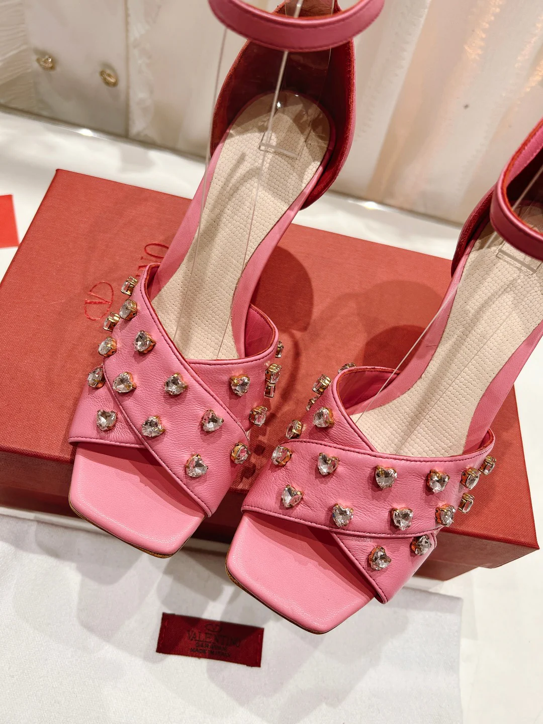 Новинка лета 2023 от Valentino - Босоножки на высоком каблуке со стразами - Розовые - 7-5 см