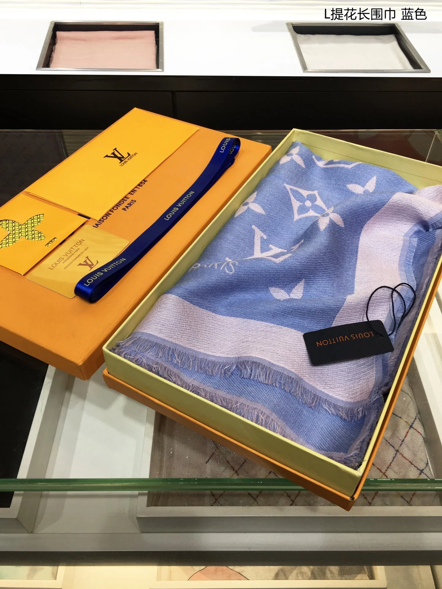 Шерстяной жаккардовый шарф LV Miss LV - 75-200 см - 1 шт.