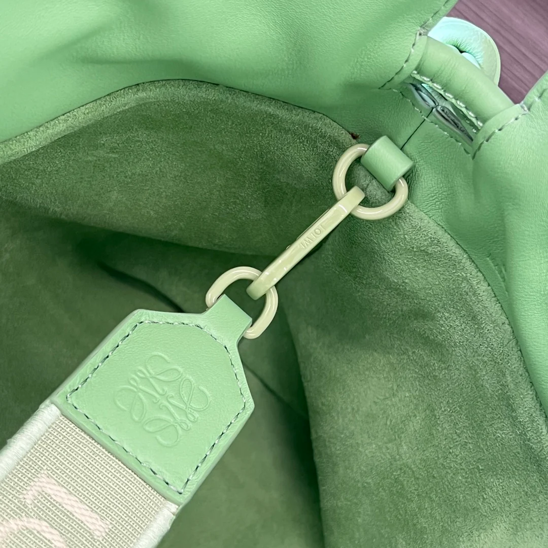 Клатч Loewe Flamenco - телячья кожа наппа - светло-зеленый