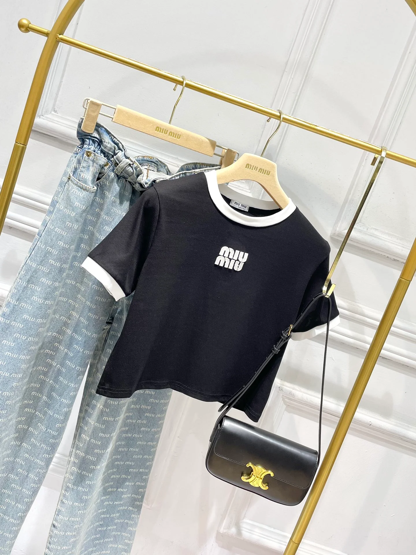 Miu Miu - 2404 - Футболка с коротким рукавом и буквенным принтом - Белая отделка