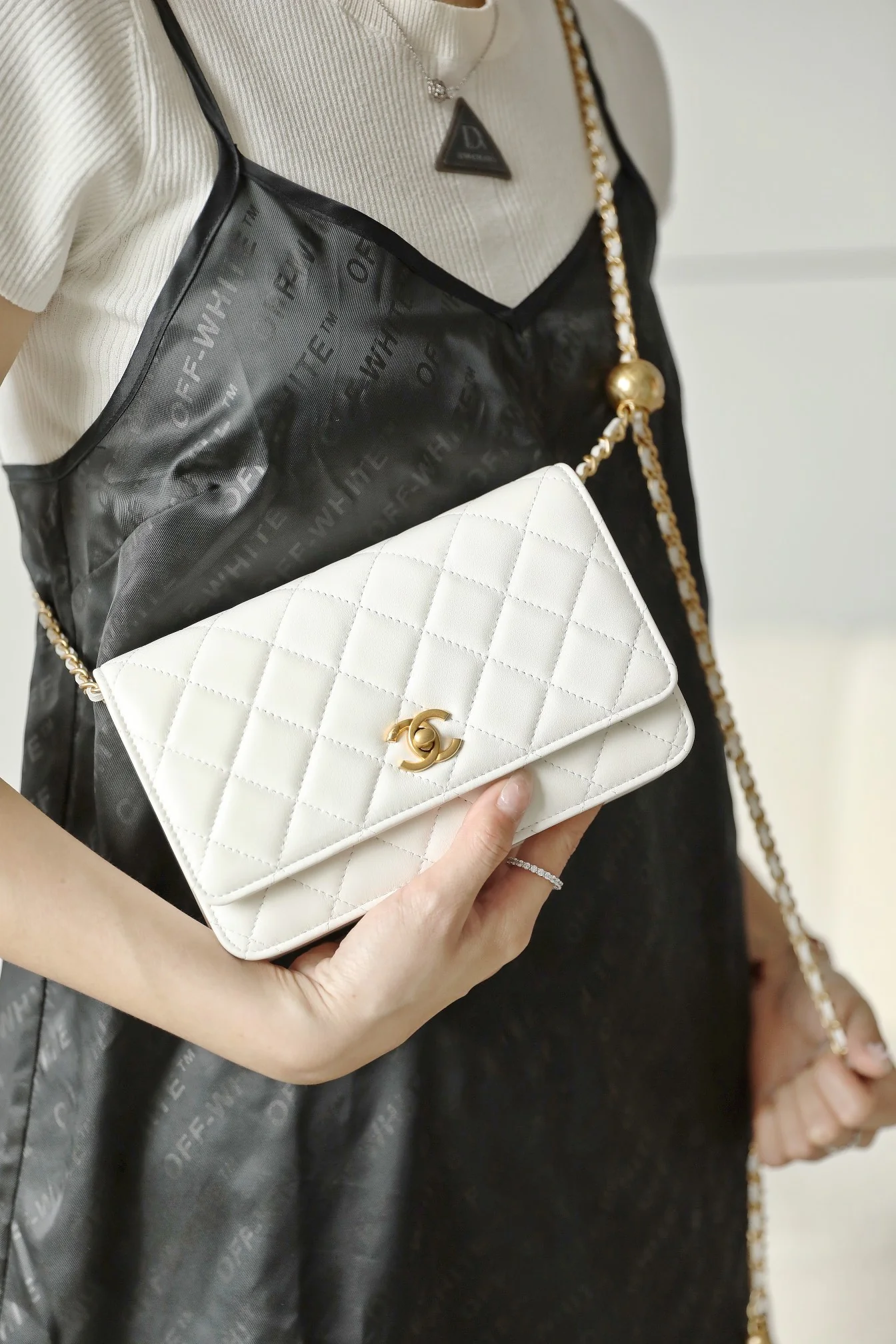 Chanel - Золотой мяч woc-1