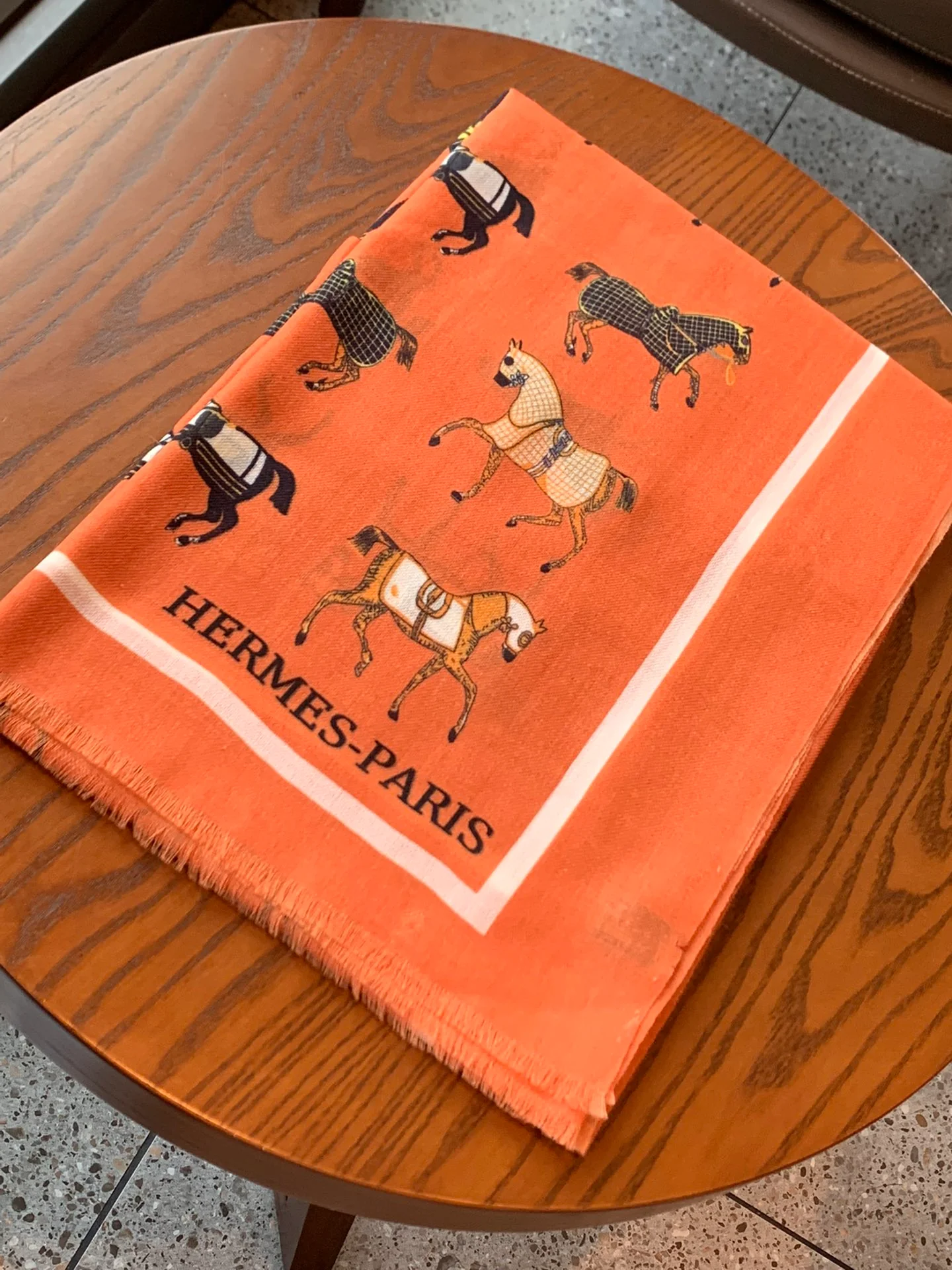 Длинный кашемировый шарф Hermes Premium Craftsmanship, 100-200 см, оранжевый.