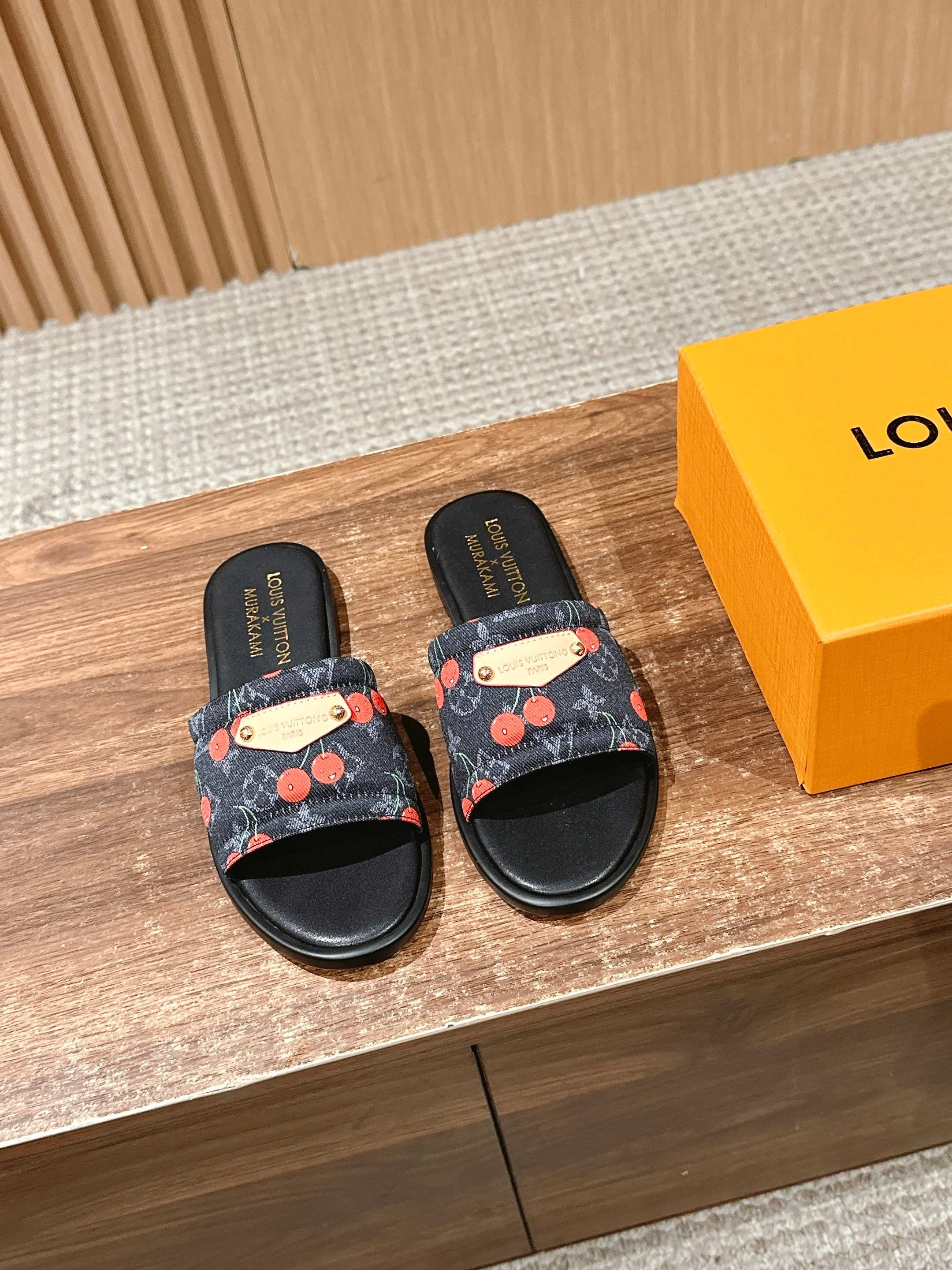 LV - Сандалии на плоской подошве из ретро-серии Такаши Мураками - Черные