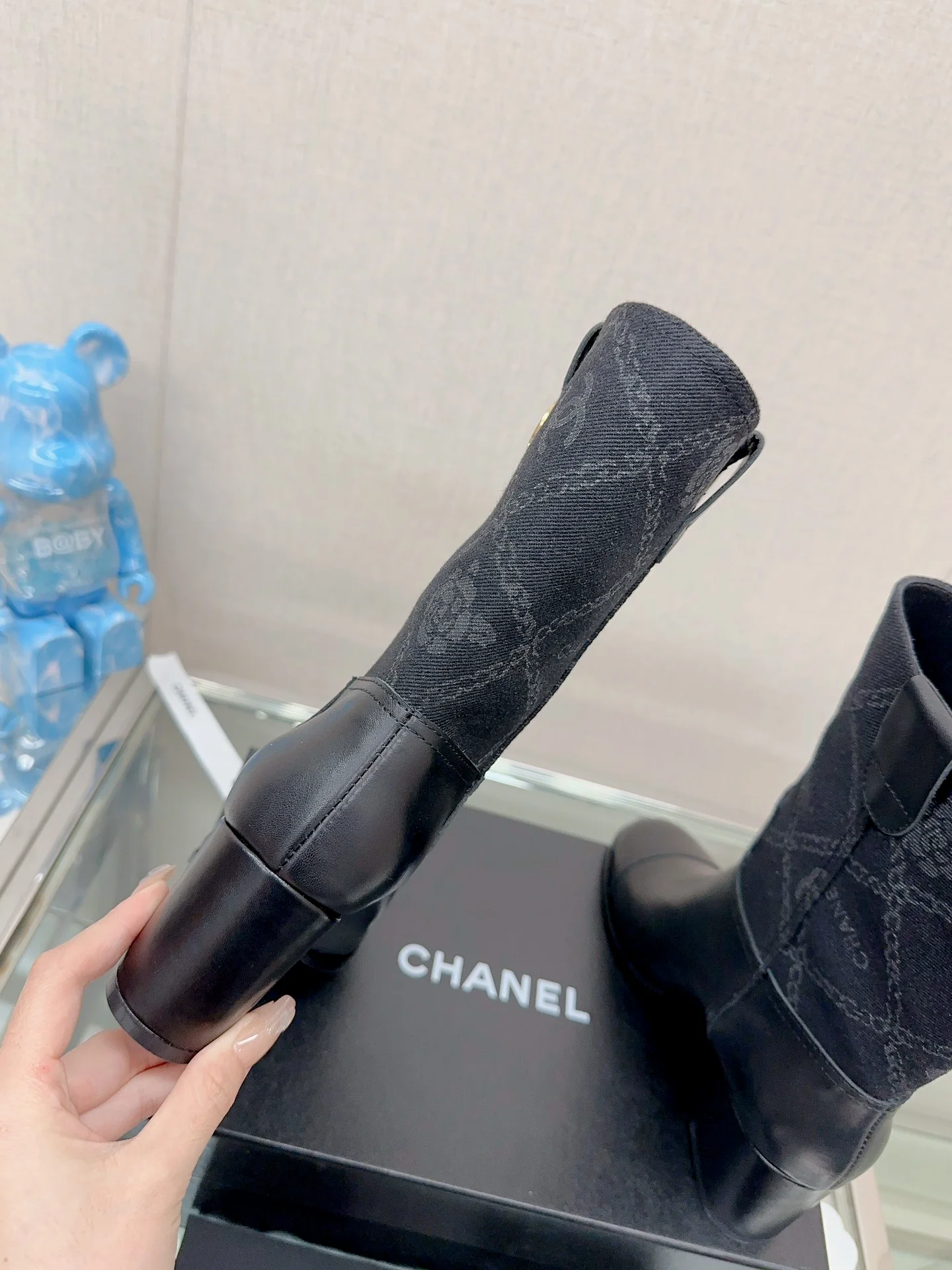 Новинка сезона осень/зима 2023 от Chanel - Ботильоны на массивном каблуке - Черные