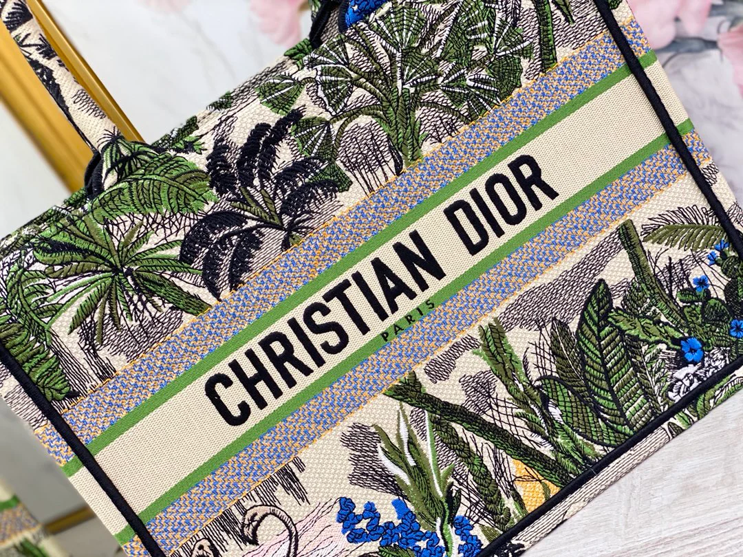 Сумка-тоут Dior Book Tote, маленькая, 36-5 см, с изображением зеленой кокосовой пальмы.