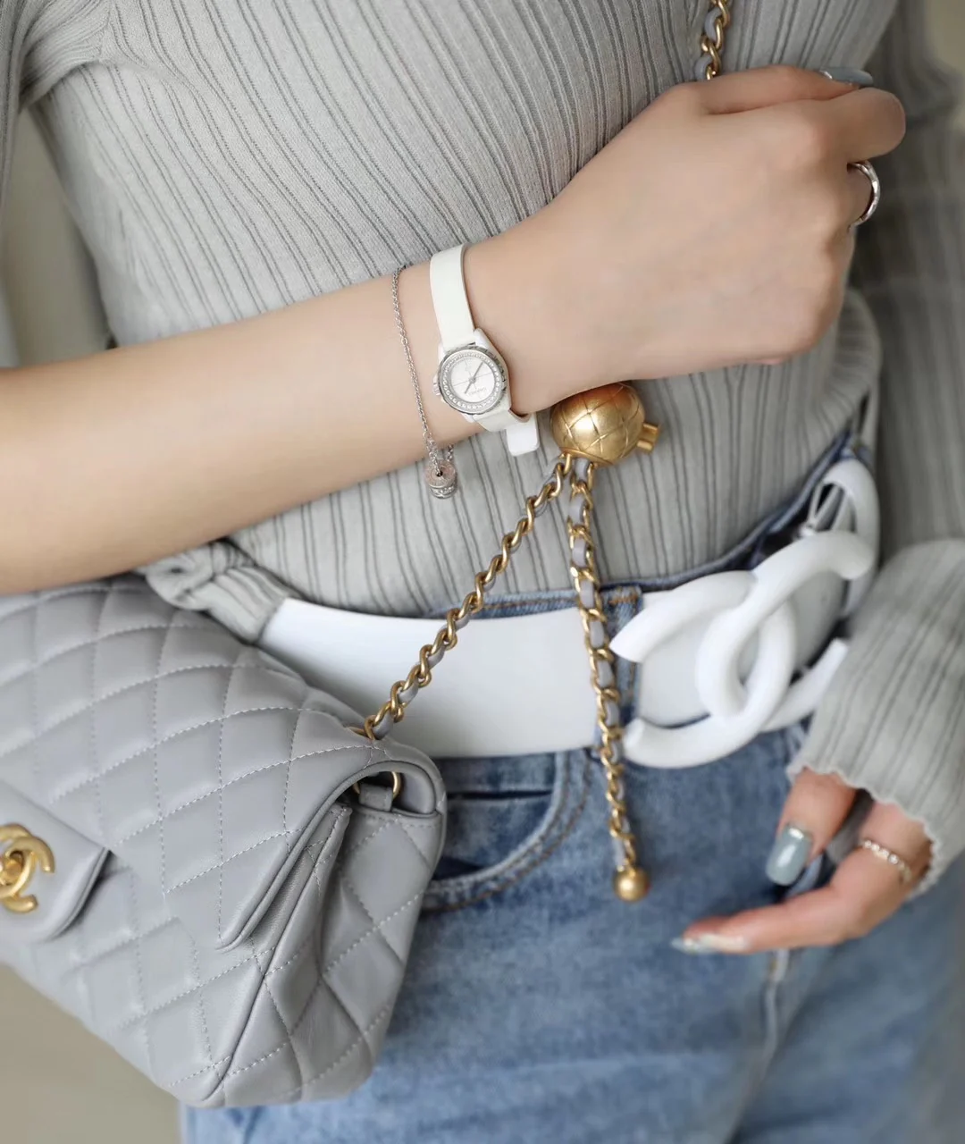 Chanel - Золотая сумка-клапан с шариком из углеродного волокна - Серая