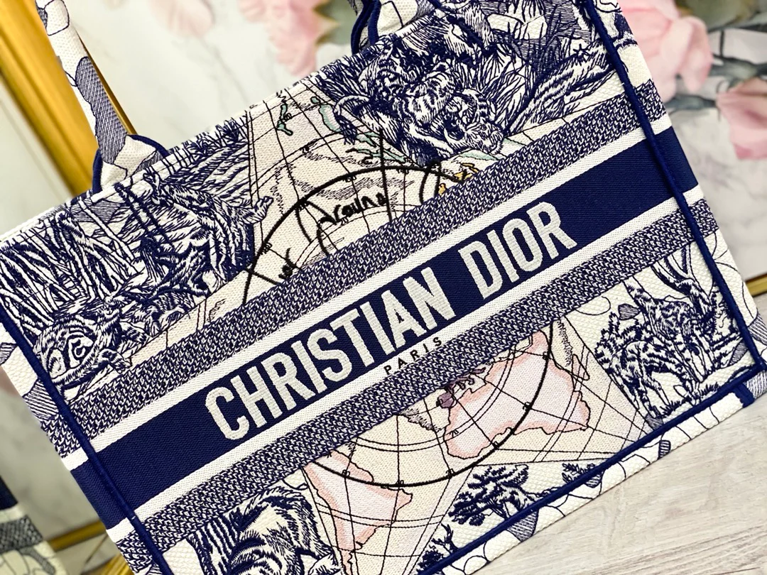 Сумка-тоут Dior Book, маленький размер 36-5 см, пятиконечная звезда.