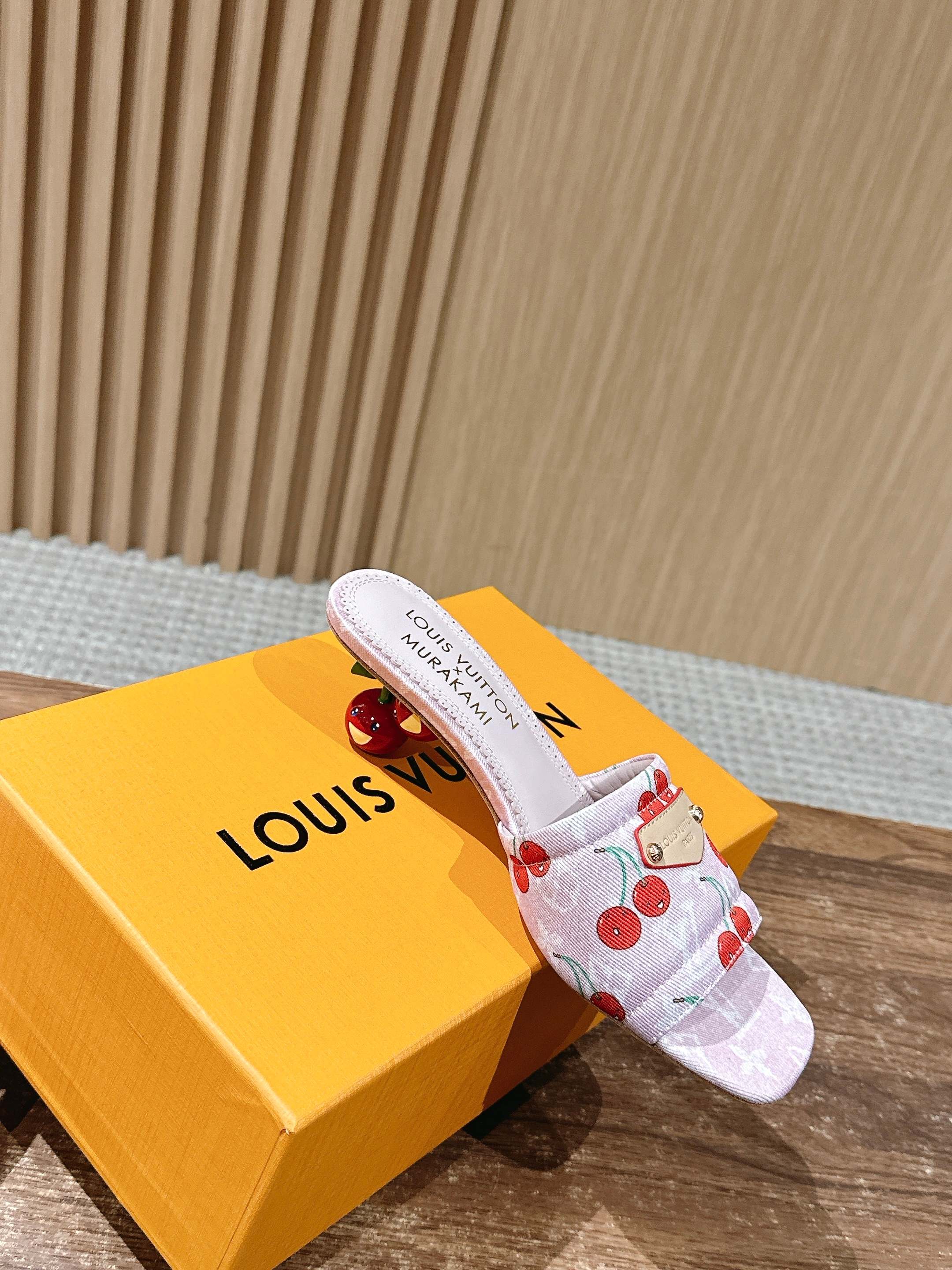 LV - Коллекция Такаши Мураками в стиле ретро - Сандалии на низком каблуке - Светло-розовые