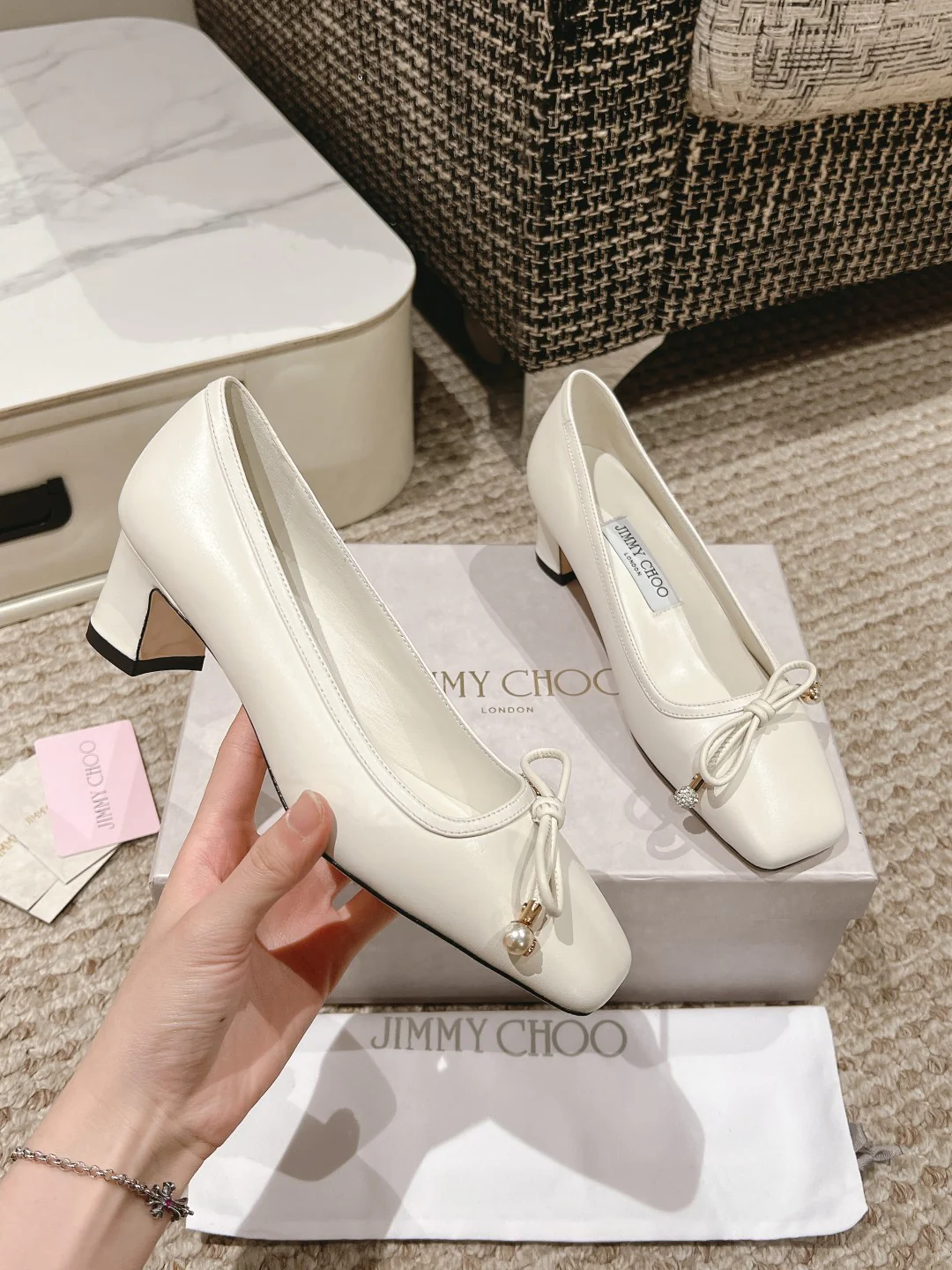 Jimmy - Простые туфли на низком каблуке с острым носком - Белые