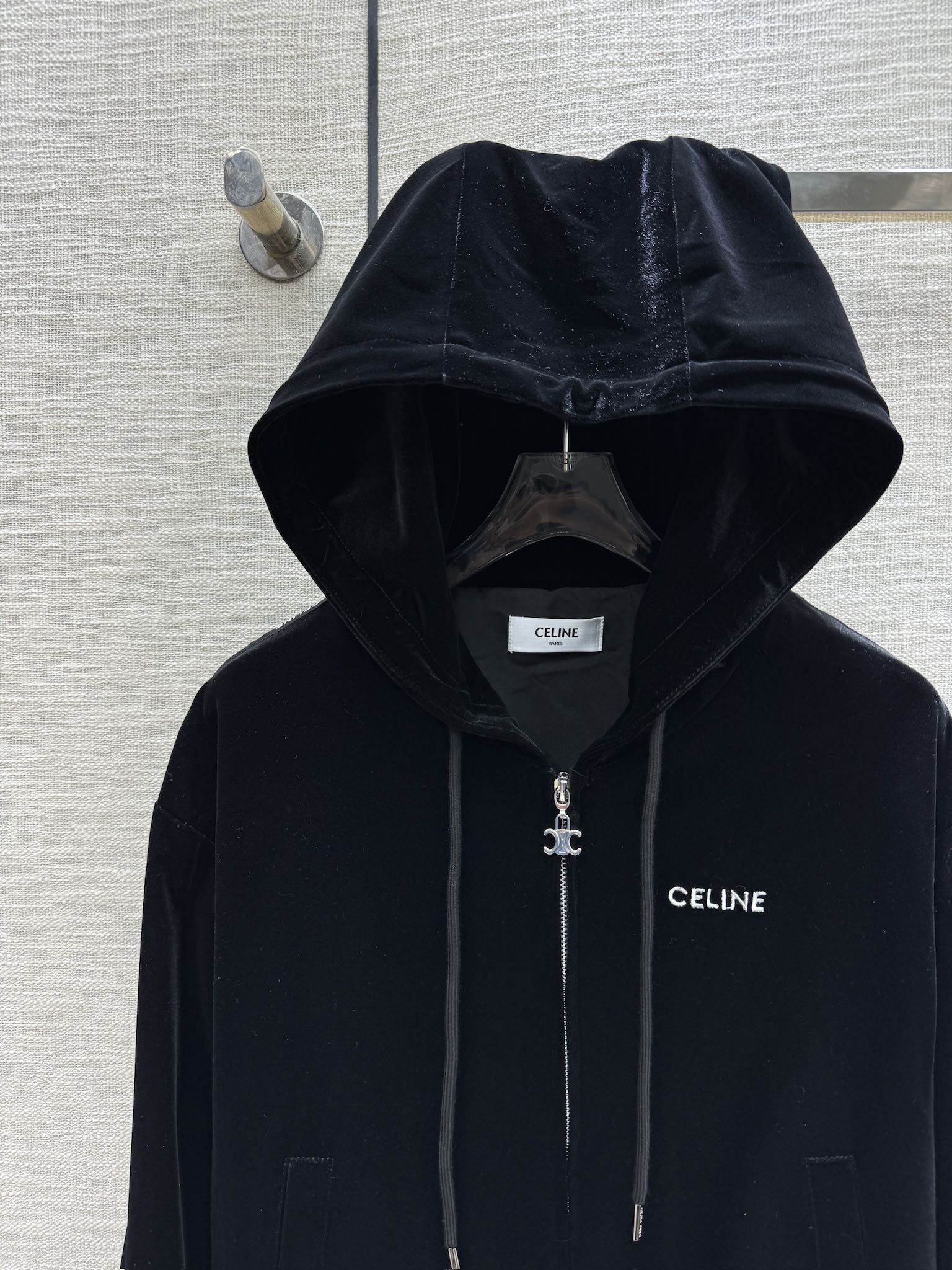 Celine-2403 - Куртка с капюшоном на молнии, эластичным поясом и широкие брюки.