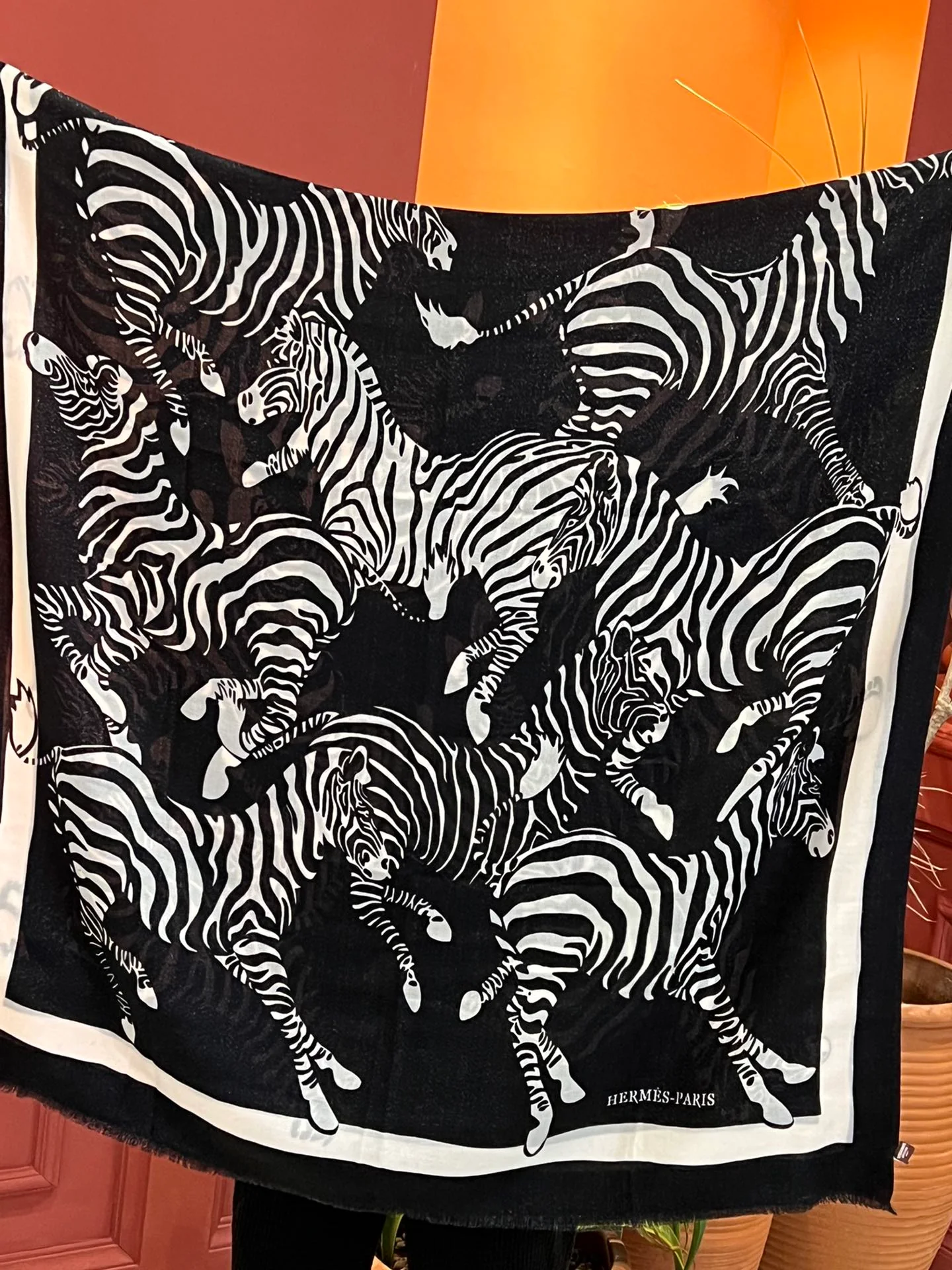 Длинный церемониальный шарф Hermes с изображением лошади - 100-200 см - Кашемировый принт - Черный