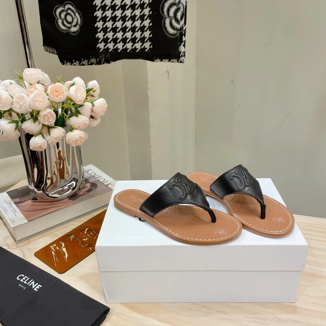 Celine - Новинка весна/лето 2023 - Ретро-шлепанцы Arc de Triomphe