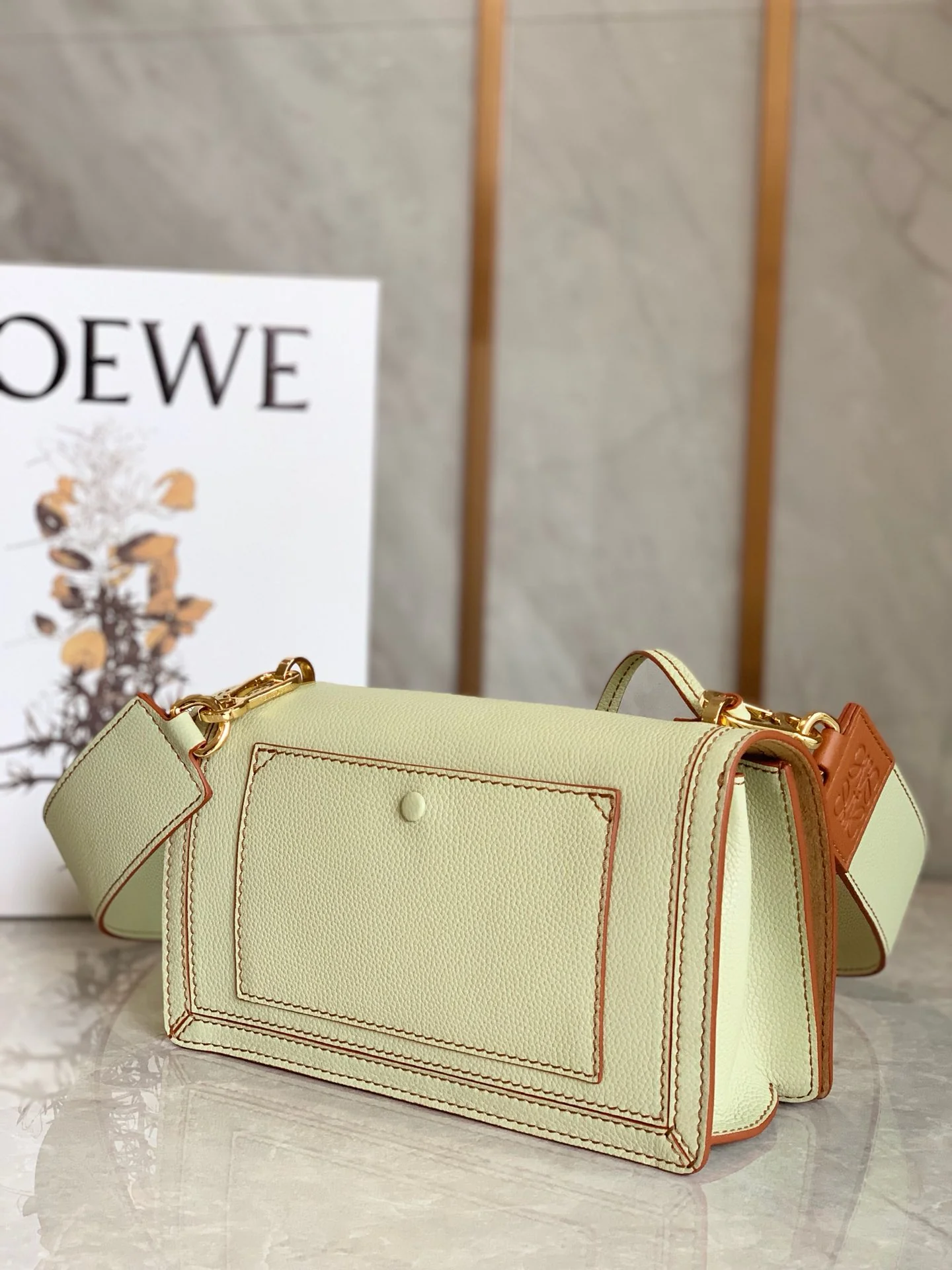 Треугольная сумка Loewe - Мягкая зернистая кожа - Телячья кожа - 3