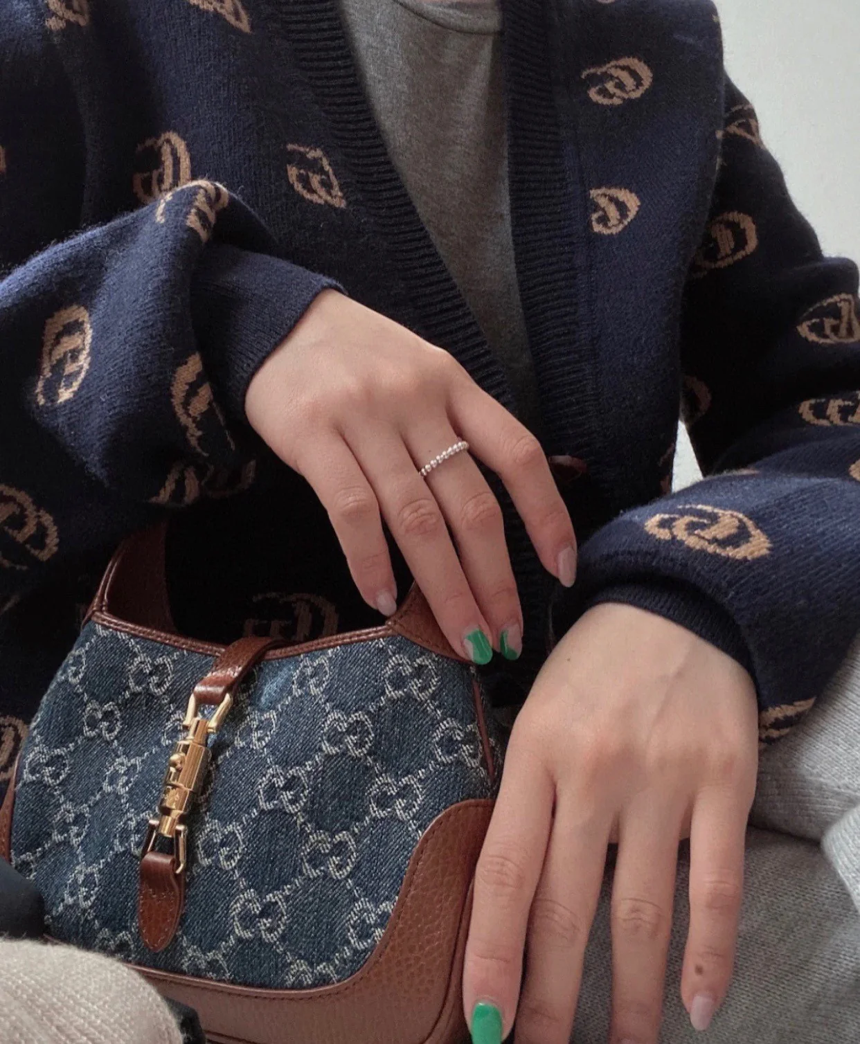 Gucci-经典 mini Jackie 牛仔帆布手-腋下包-上身图分享