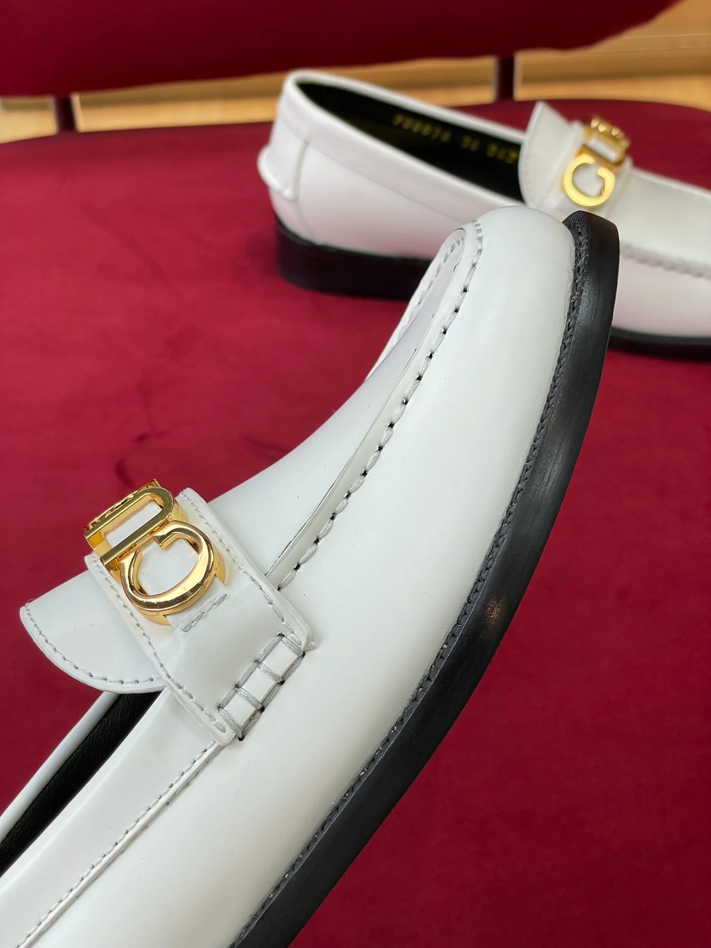 Новинка сезона осень/зима 2022 от Gucci - Лоферы - Белые