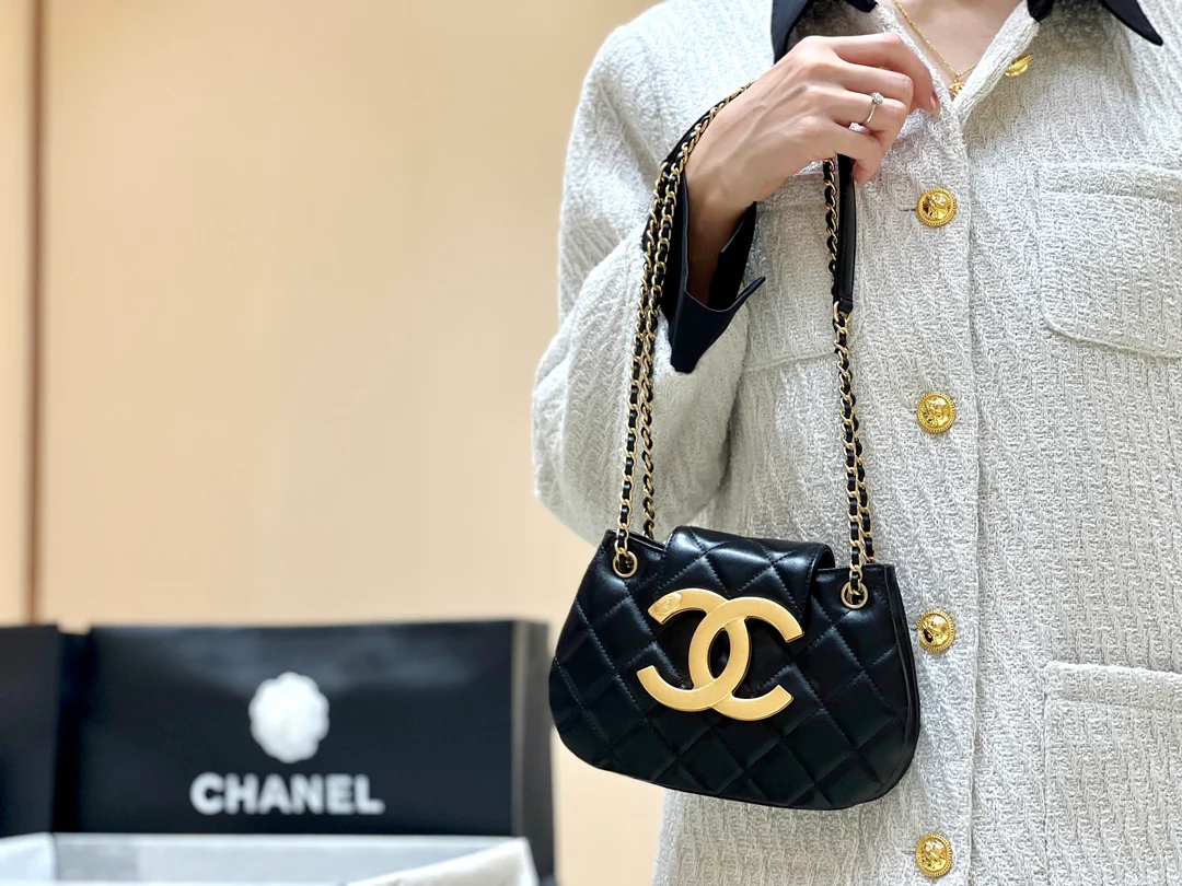 Chanel - Новая большая сумка-мессенджер с двойной буквой C - Черная