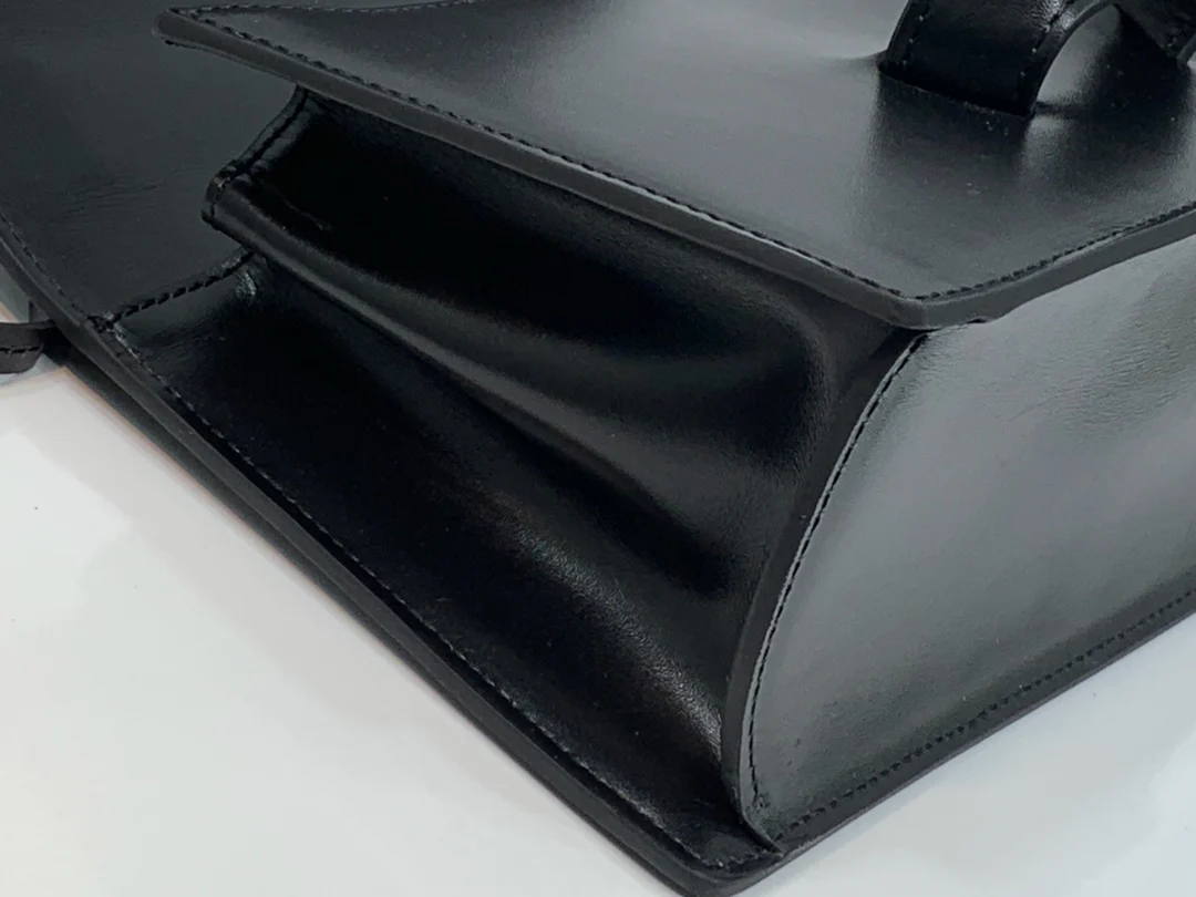 Треугольная сумка Loewe - Телячья кожа - Маленькая - 6