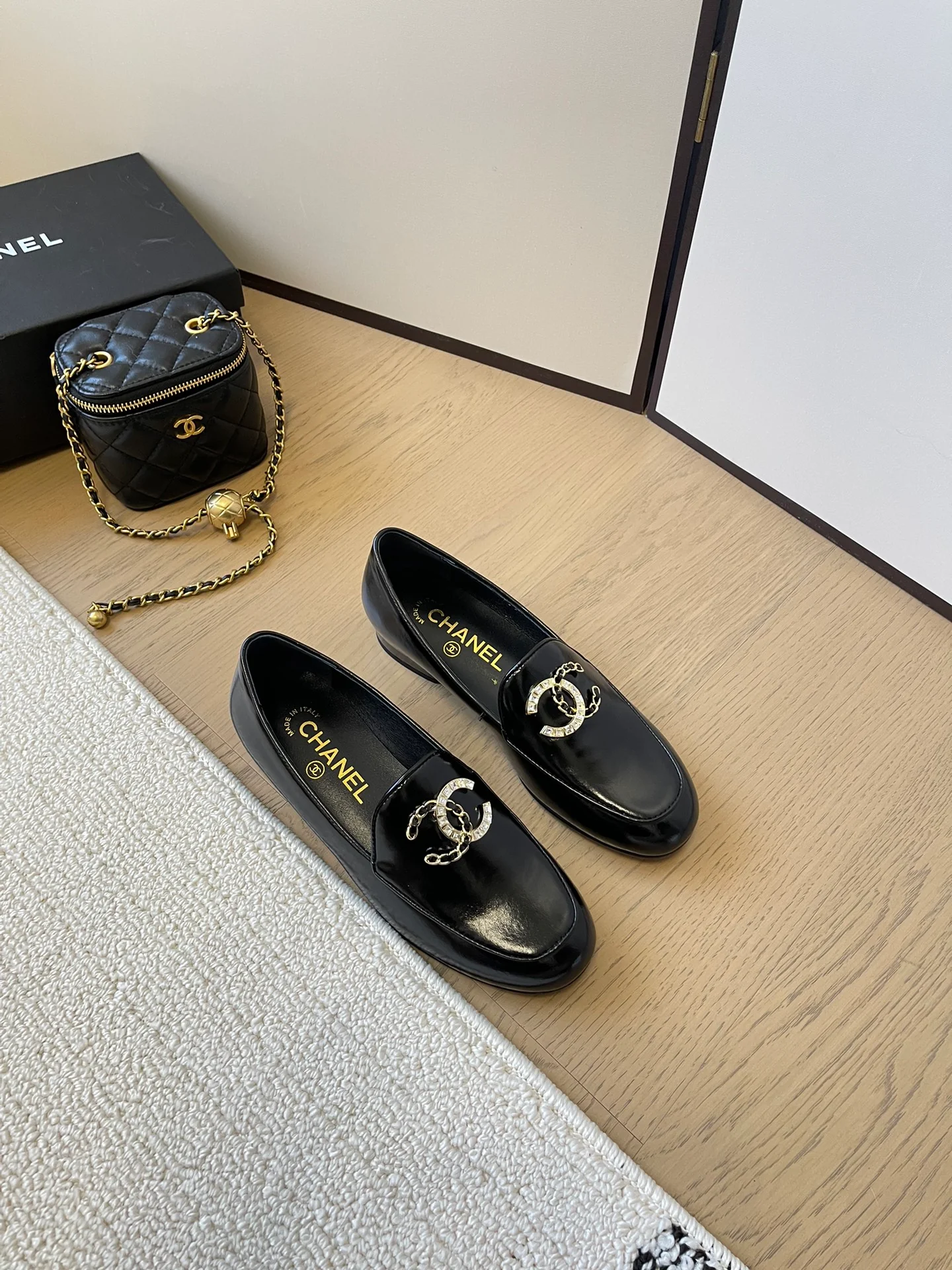Кожаные лоферы Chanel 2024 - черные