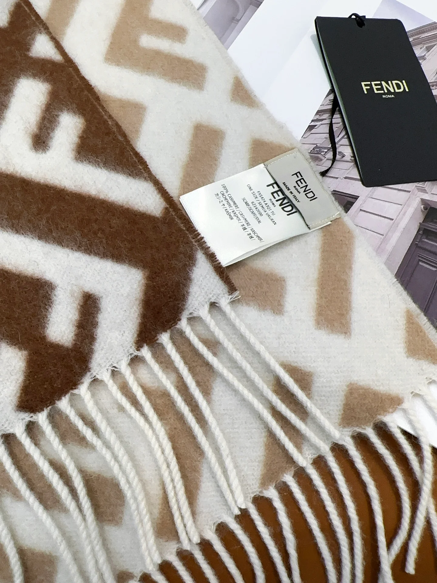 Кашемировый шарф Fendi 2024 Monogram Gradient с двусторонним узором - 35-180