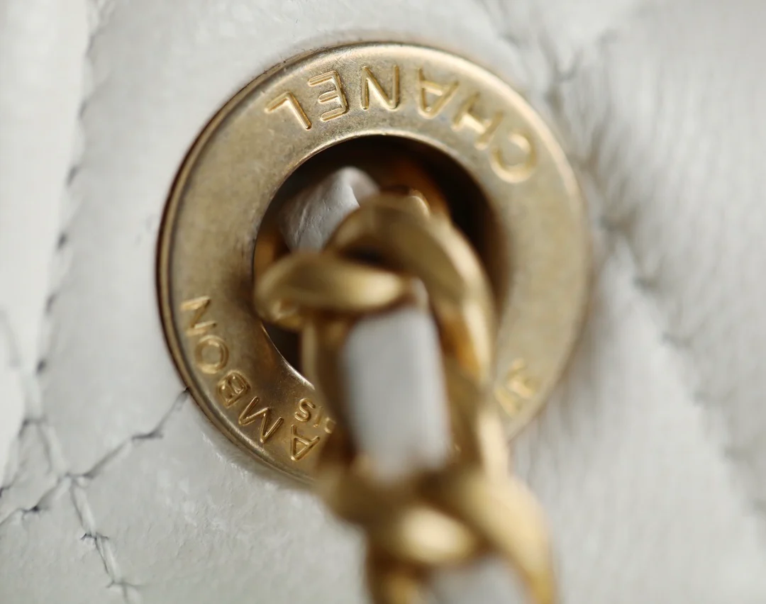 Маленькая булочка из тофу Chanel - белая