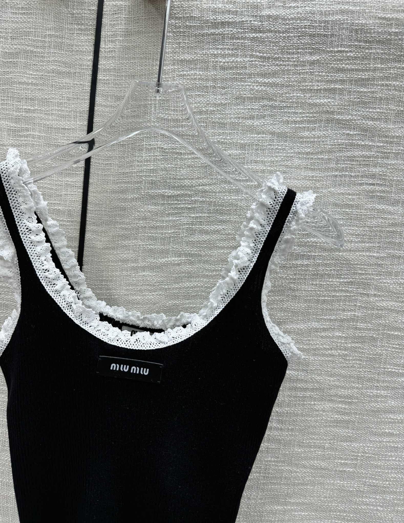 Miu Miu-2404-Вязаный жилет с цветовыми блоками-Черный-1