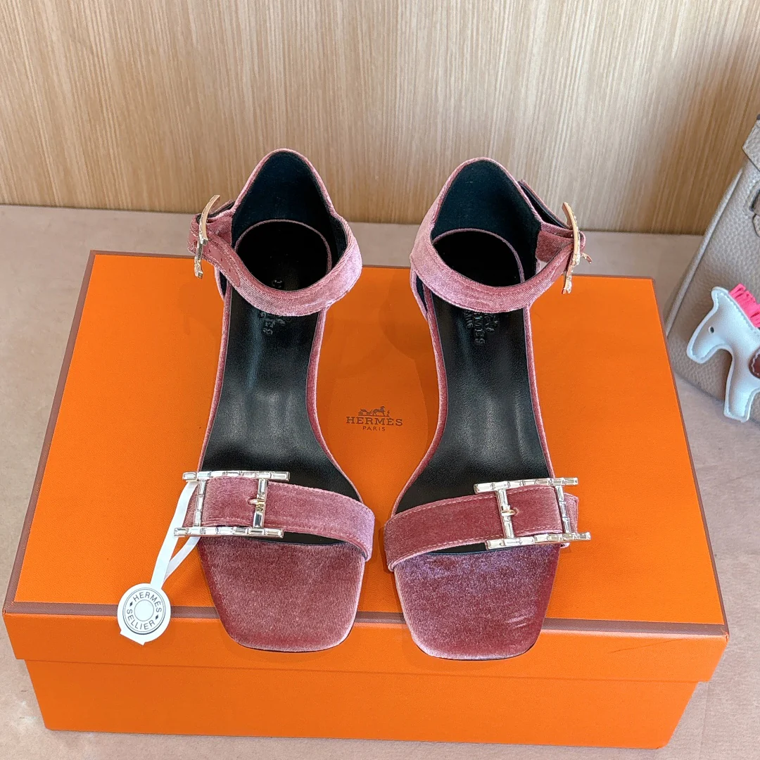 Босоножки на высоком каблуке Hermes 2024 - розовые