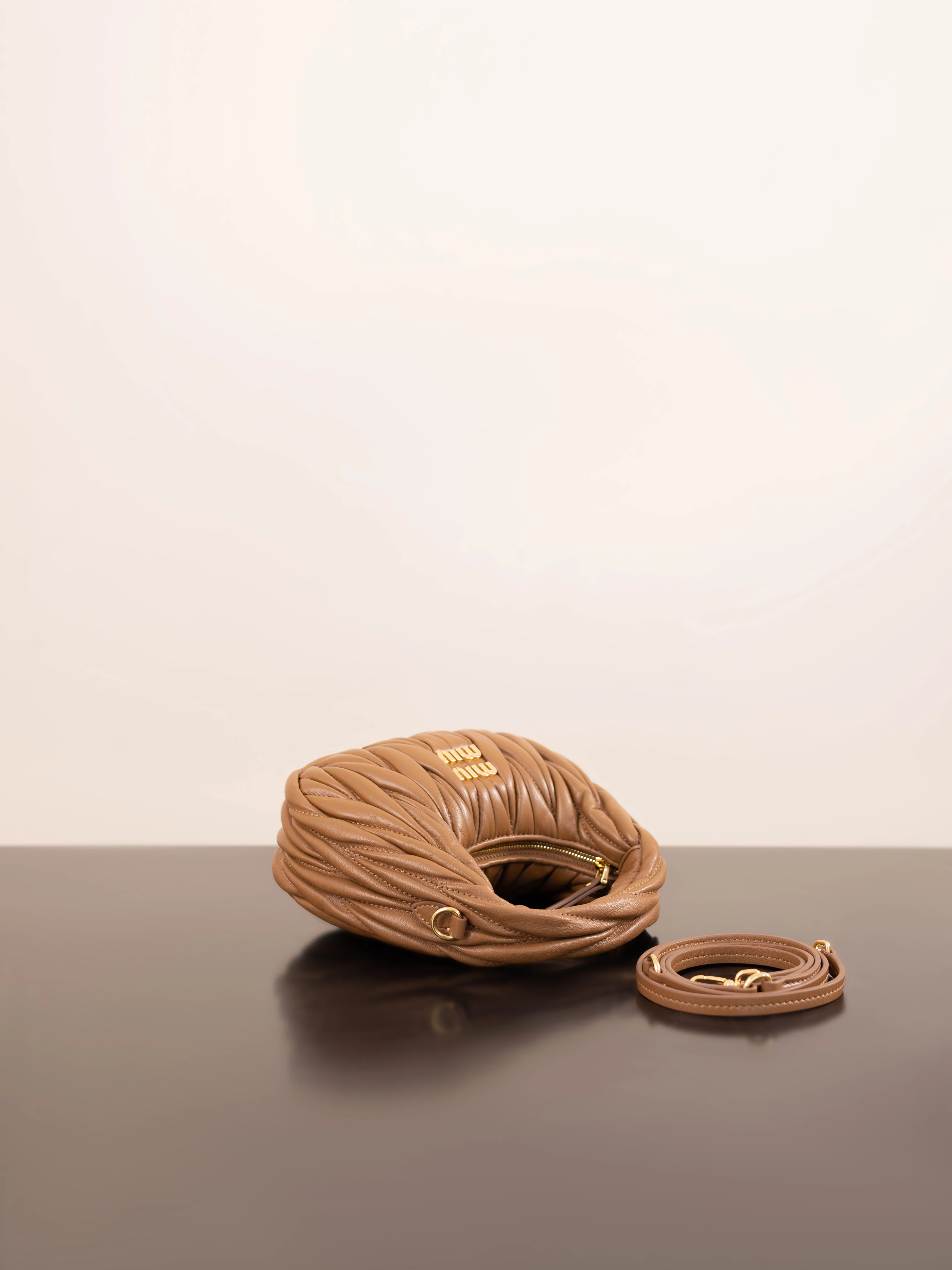 Miu Miu - Мини-сумочка из овечьей кожи - Коричневый