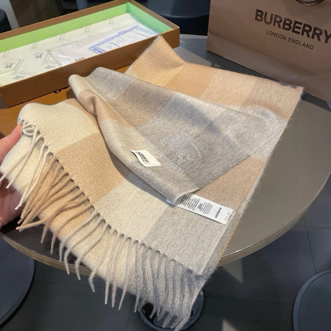 Шарф Burberry в клетку 2024 года - 30 - 180