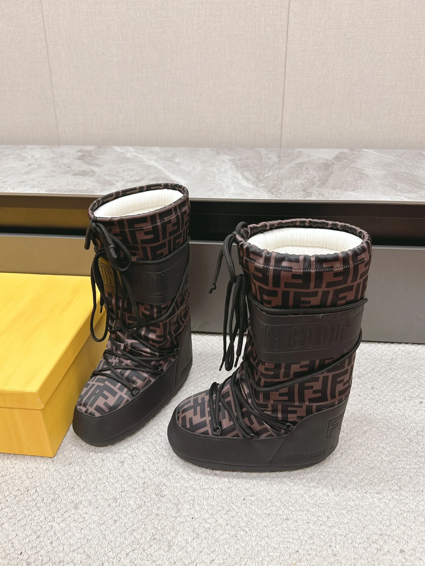 Пуховые туфли Fendi 2024 - темно-коричневые