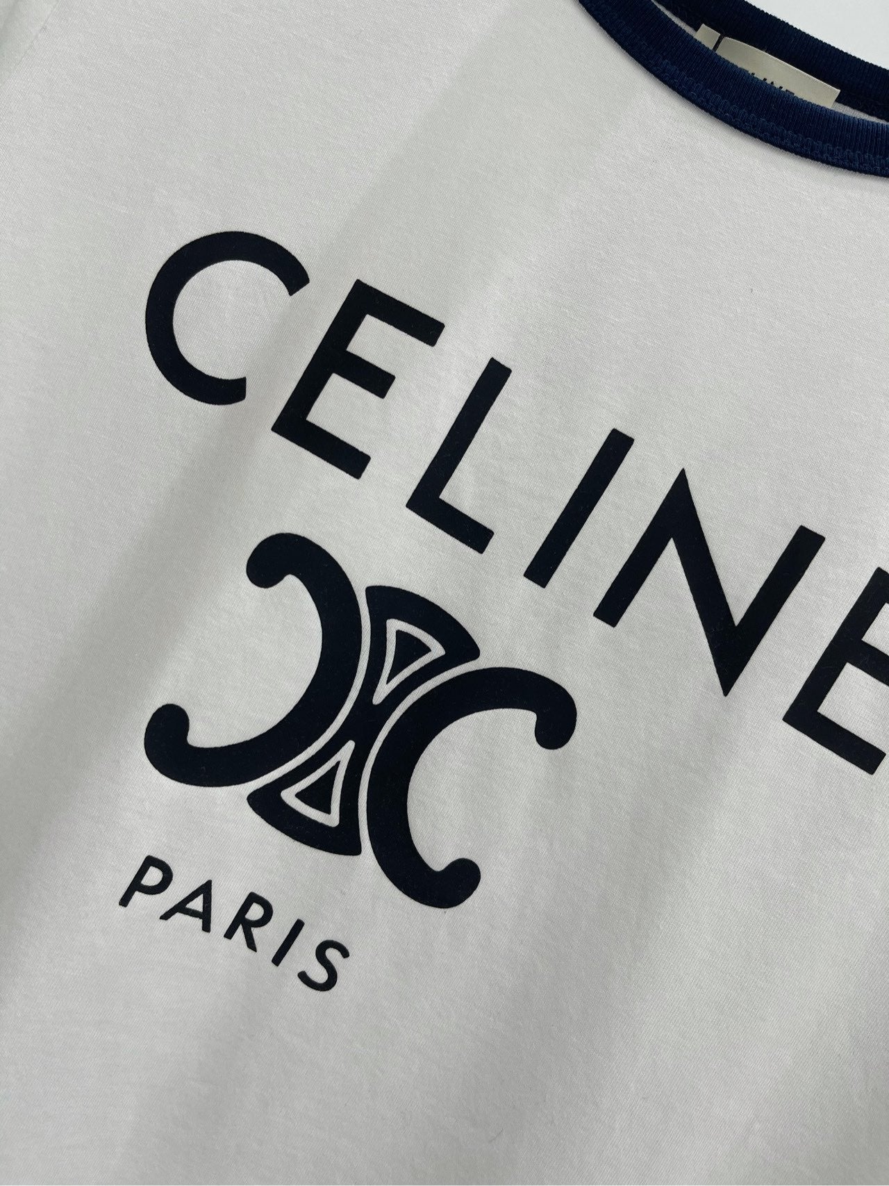 Футболка Celine 2403 Arc de Triomphe с буквенным принтом